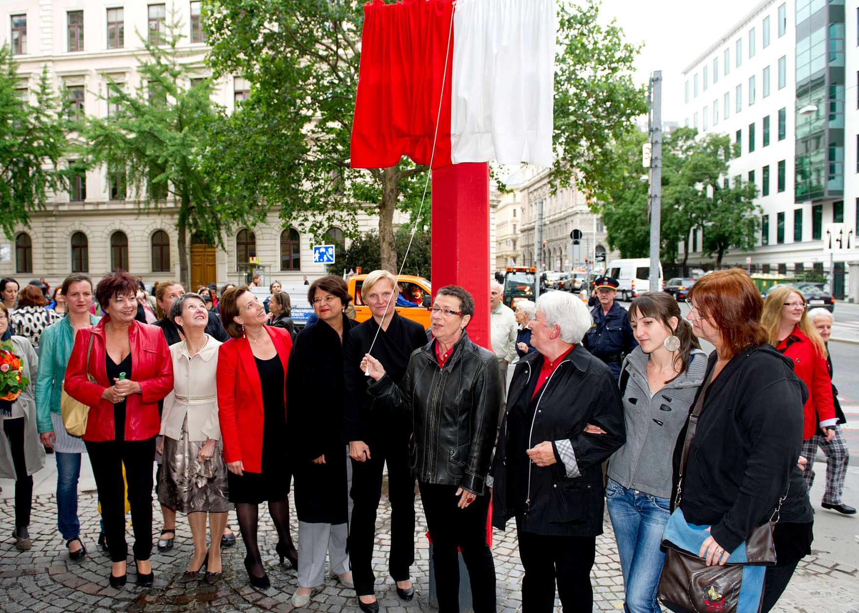 Am 5. Juni 2012 nahm Frauenministerin Gabriele Heinisch-Hosek am "Fest f&uuml;r Johanna" - Benennungsfest auf dem Johanna-Dohnal-Platz, teil.