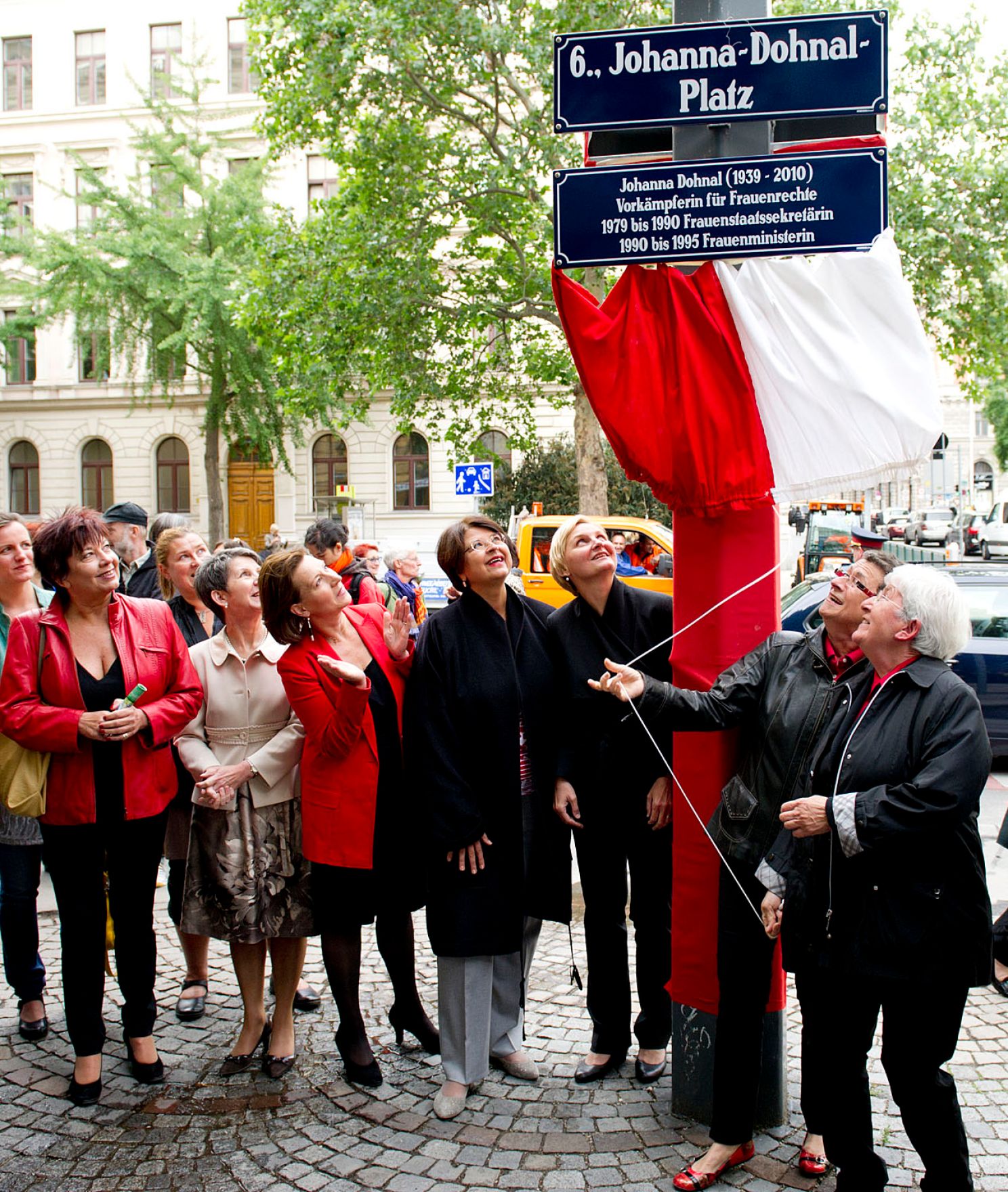 Am 5. Juni 2012 nahm Frauenministerin Gabriele Heinisch-Hosek am "Fest f&uuml;r Johanna" - Benennungsfest auf dem Johanna-Dohnal-Platz, teil.