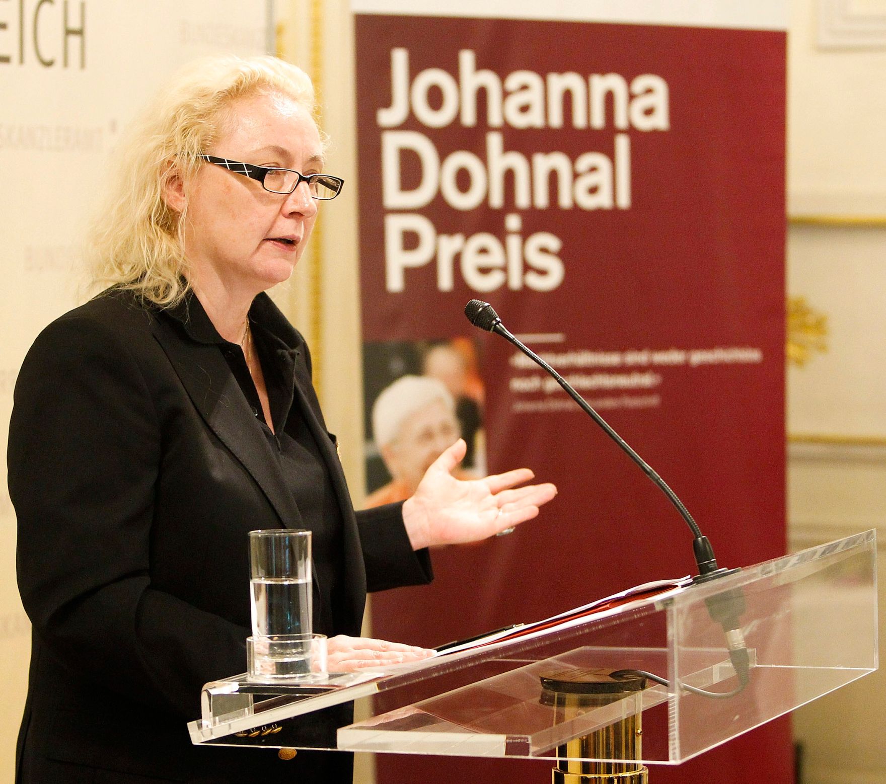 Am 12. Juni 2012 lud Frauenministerin Gabriele Heinisch-Hosek zur Verleihung des Johanna-Dohnal Preises 2012 ins Bundeskanzleramt. Im Bild Jurymitglied Marion Elias.