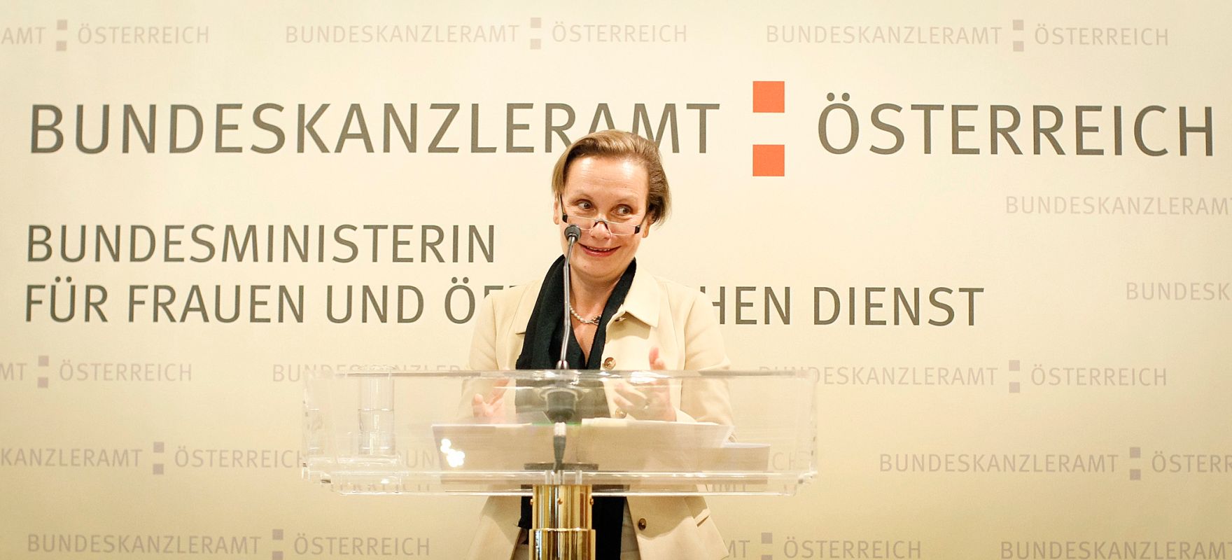 Am 12. Juni 2012 lud Frauenministerin Gabriele Heinisch-Hosek zur Verleihung des Johanna-Dohnal Preises 2012 ins Bundeskanzleramt. Im Bild Jurymitglied Maria Mesner.