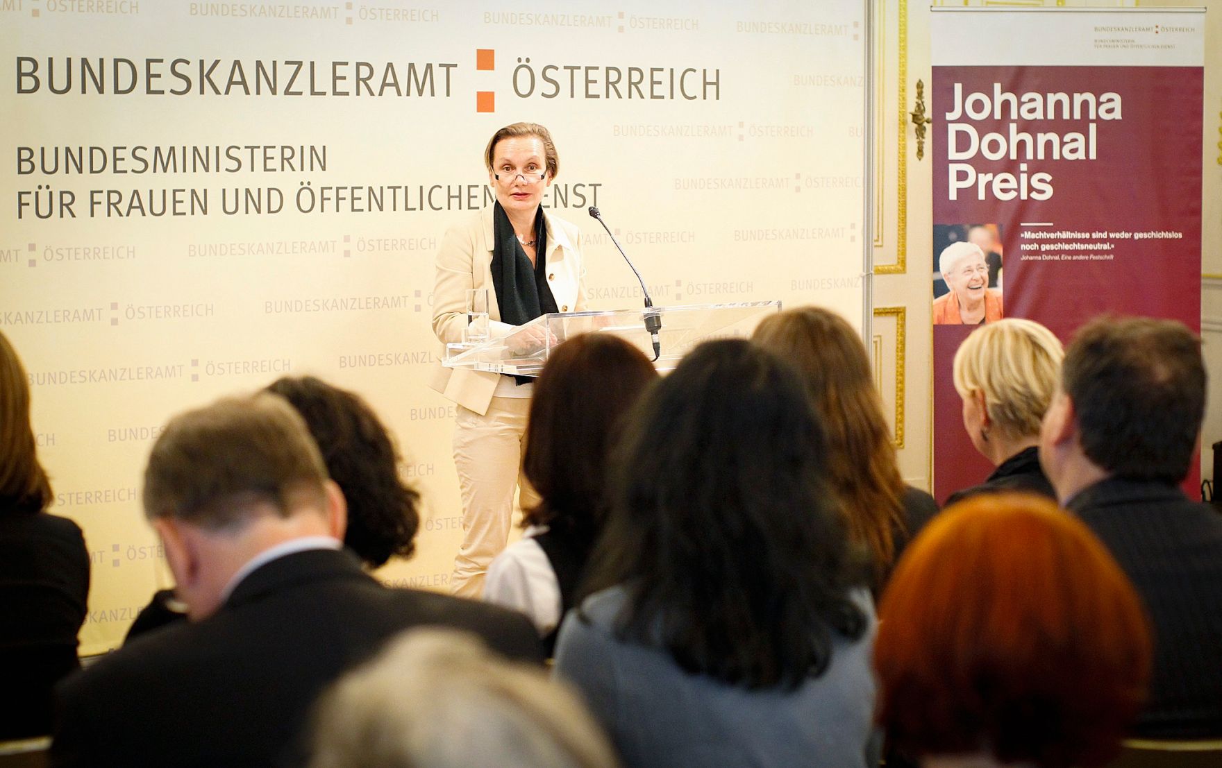 Am 12. Juni 2012 lud Frauenministerin Gabriele Heinisch-Hosek zur Verleihung des Johanna-Dohnal Preises 2012 ins Bundeskanzleramt. Im Bild Jurymitglied Maria Mesner.