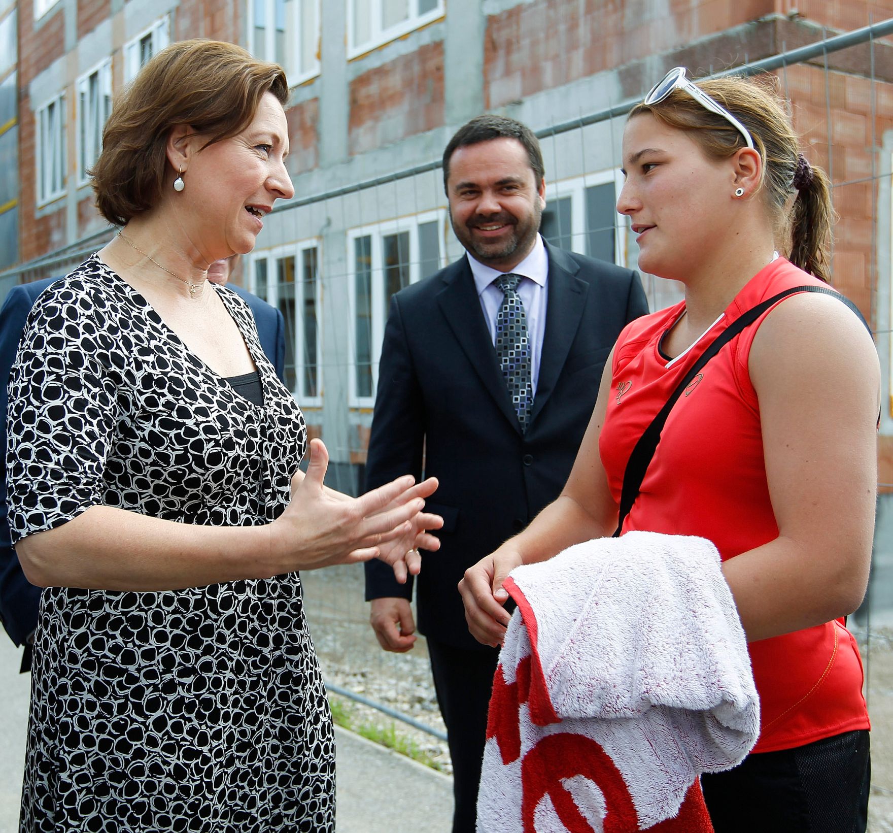 Am 21. Juni 2012 besuchte Frauenministerin Gabriele Heinisch-Hosek das Nationale Zentrum f&uuml;r Frauenfu&szlig;ball in St. P&ouml;lten.