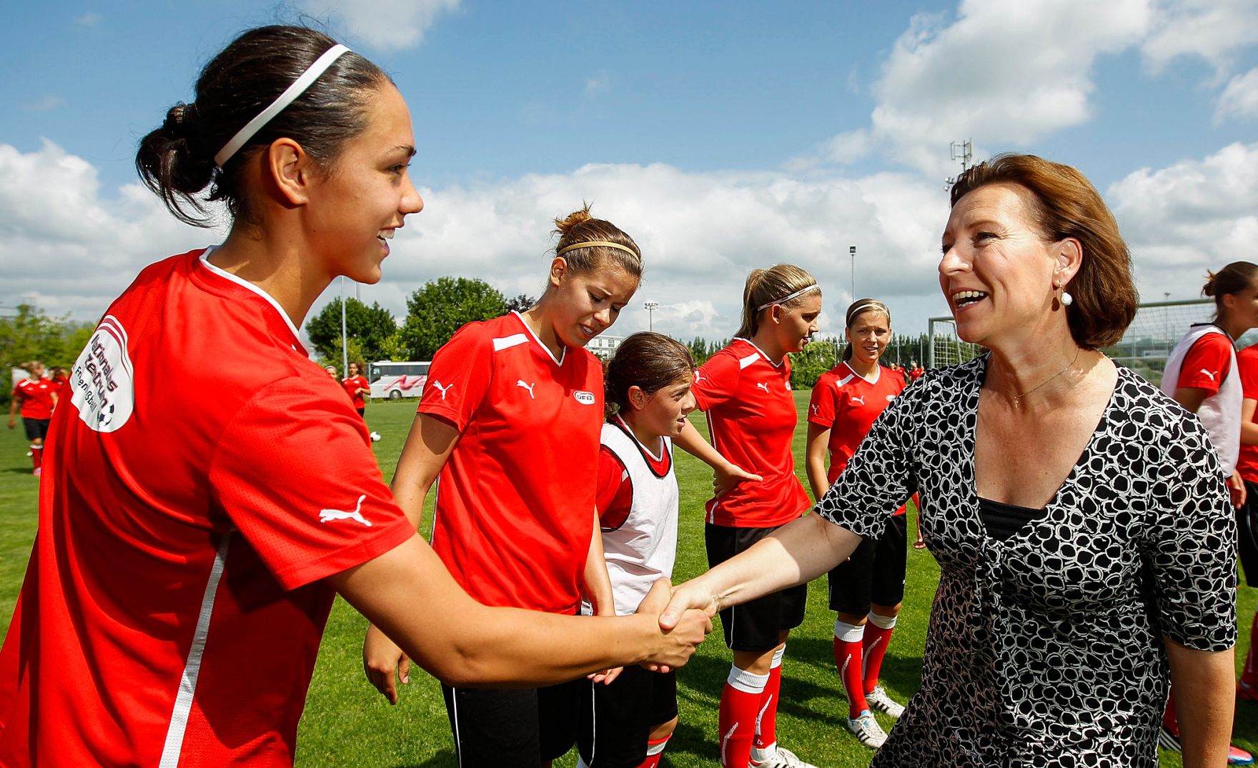 Am 21. Juni 2012 besuchte Frauenministerin Gabriele Heinisch-Hosek das Nationale Zentrum f&uuml;r Frauenfu&szlig;ball in St. P&ouml;lten.