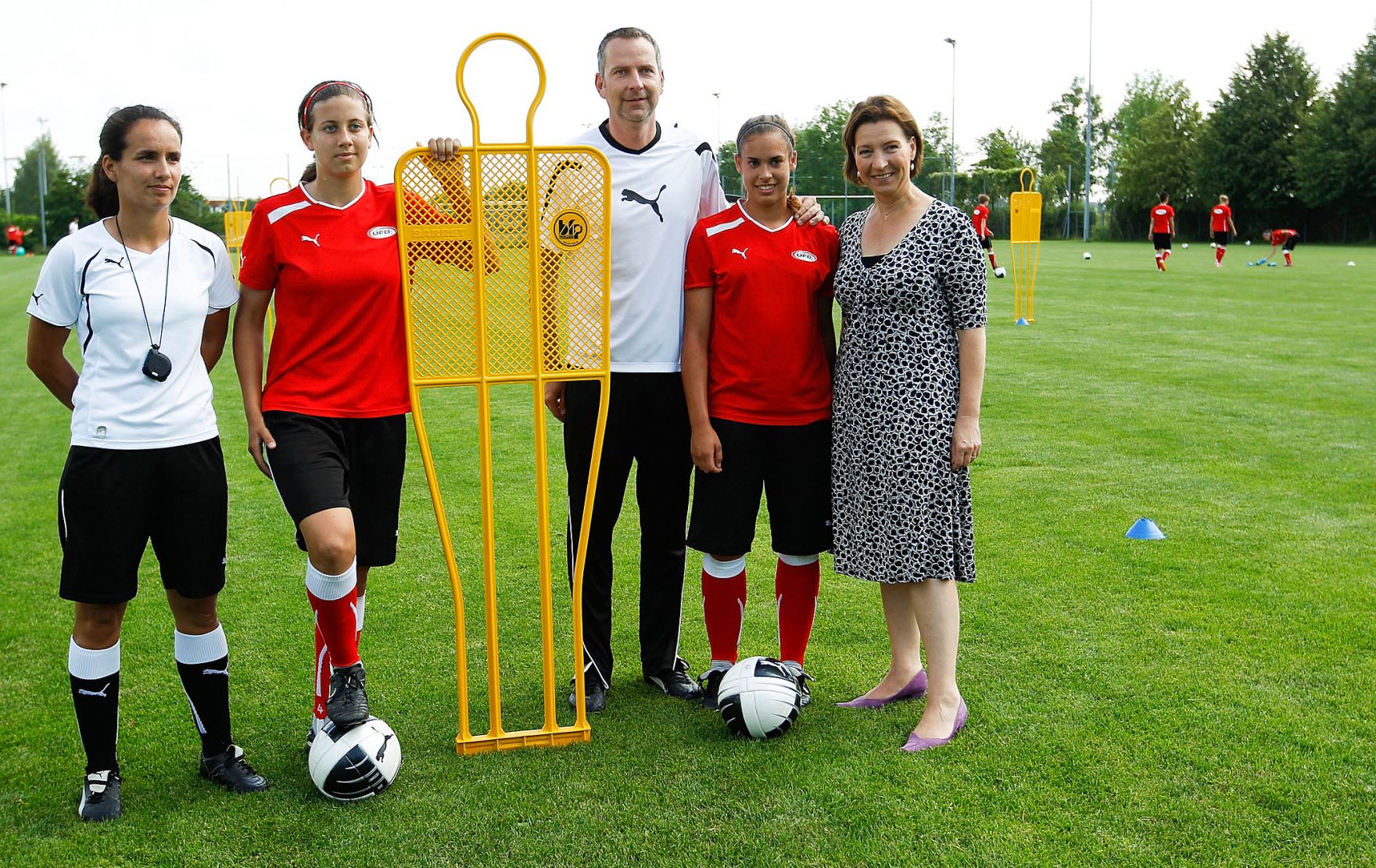 Am 21. Juni 2012 besuchte Frauenministerin Gabriele Heinisch-Hosek das Nationale Zentrum f&uuml;r Frauenfu&szlig;ball in St. P&ouml;lten.