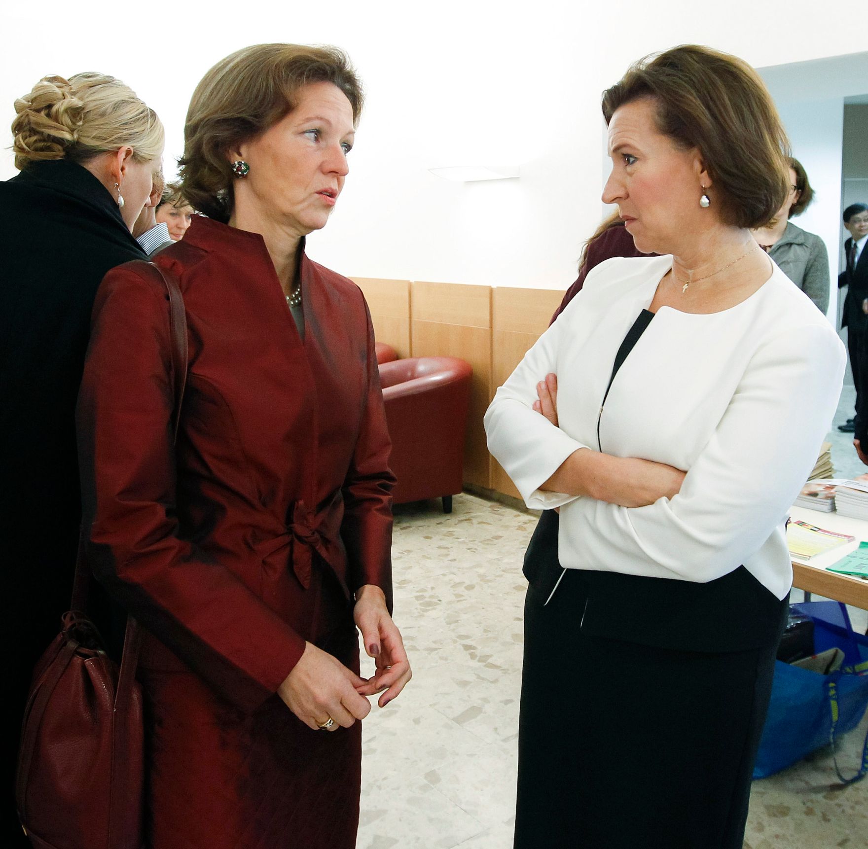 Am 5. Oktober 2012 hielt die Frauenministerin eine Festansprache bei der Veranstaltung "Gemeinsam gegen Menschenhandel" in der Diplomatischen Akademie Wien. Im Bild Frauenministerin Gabriele Heinisch-Hosek (r.) mit Botschafterin Elisabeth Tichy-Fisslberger (l.).