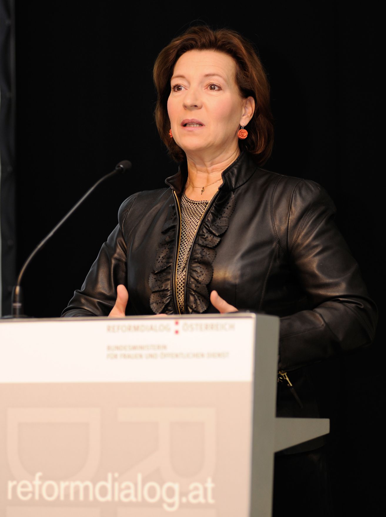 Am 18. Oktober 2012 pr&auml;sentierte Bundesministerin f&uuml;r Frauenangelegenheiten und den &ouml;ffentlichen Dienst Gabriele Heinisch-Hosek (im Bild) die Ergebnisse des Reformdialogs f&uuml;r den &Ouml;ffentlichen Dienst im Rahmen der Verwaltungsmesse im MuseumsQuartier.