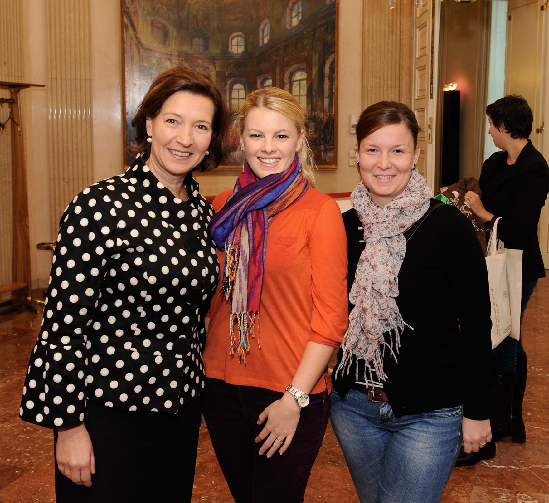 Am 26. Oktober 2012 empfing Frauenministerin Gabriele Heinisch-Hosek im Rahmen des Nationalfeiertages Besucherinnen und Besucher im Bundeskanzleramt.