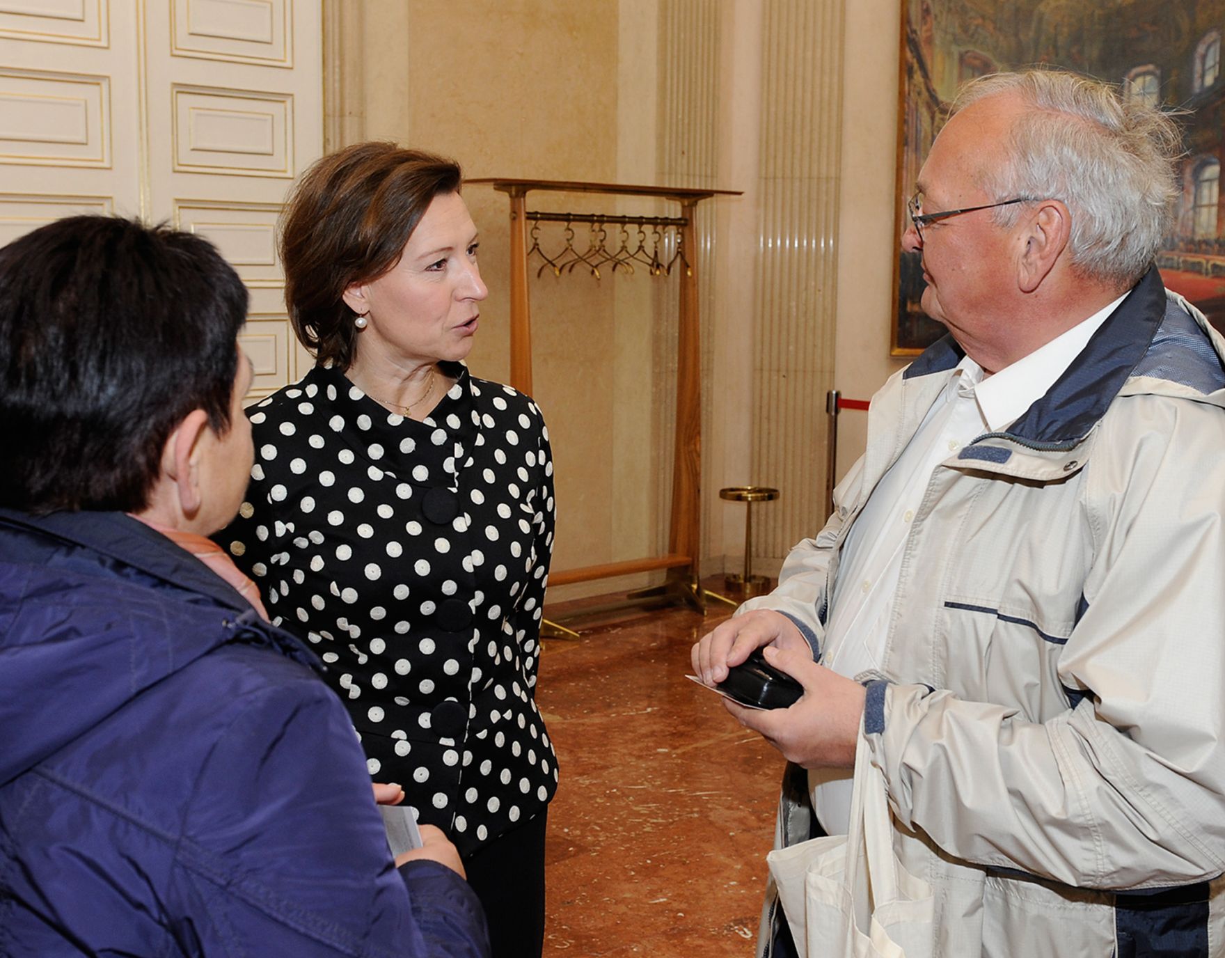 Am 26. Oktober 2012 empfing Frauenministerin Gabriele Heinisch-Hosek im Rahmen des Nationalfeiertages Besucherinnen und Besucher im Bundeskanzleramt.