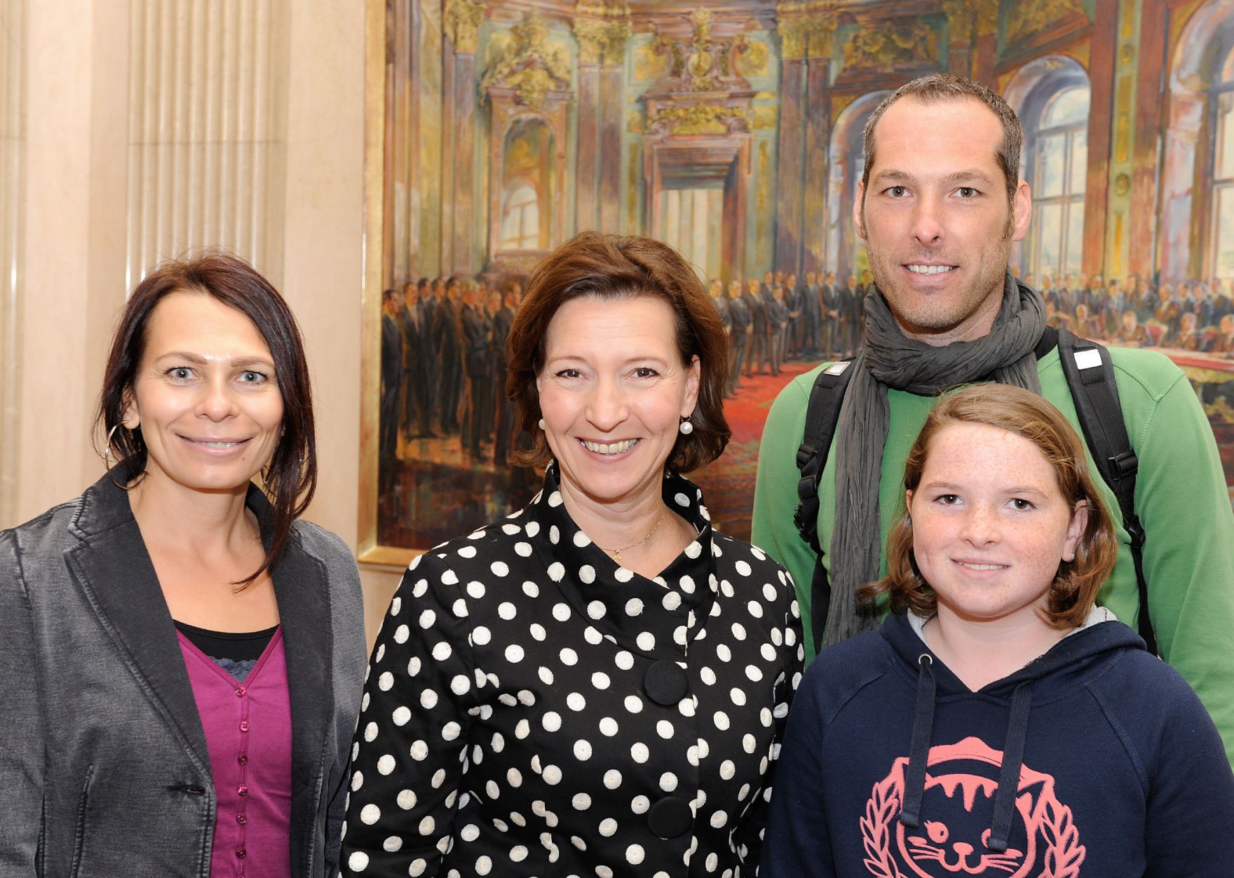 Am 26. Oktober 2012 empfing Frauenministerin Gabriele Heinisch-Hosek im Rahmen des Nationalfeiertages Besucherinnen und Besucher im Bundeskanzleramt.