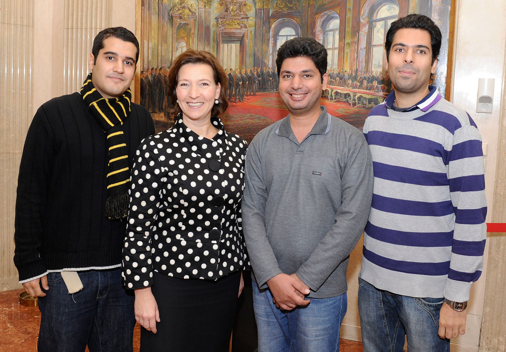 Am 26. Oktober 2012 empfing Frauenministerin Gabriele Heinisch-Hosek im Rahmen des Nationalfeiertages Besucherinnen und Besucher im Bundeskanzleramt.