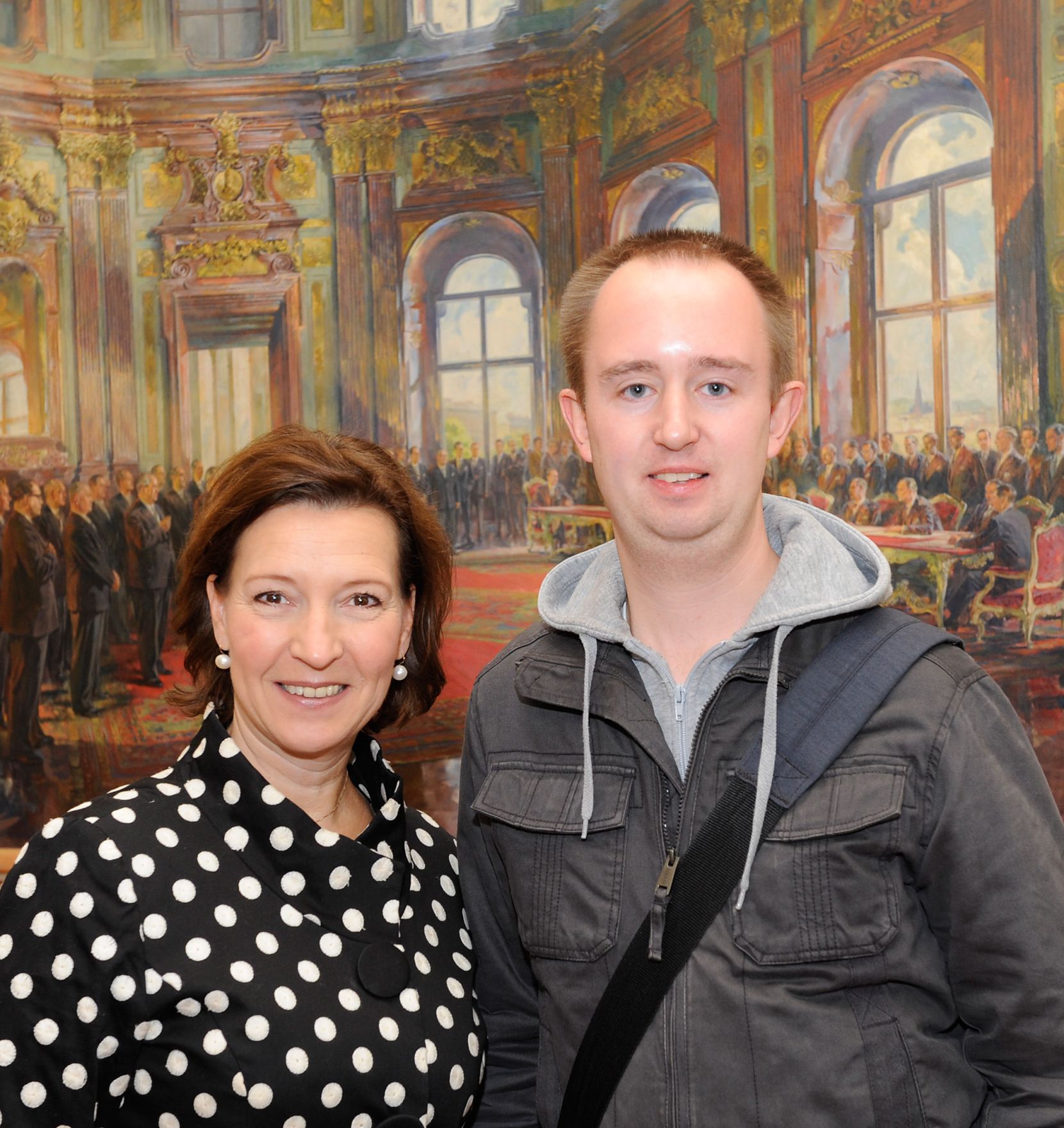 Am 26. Oktober 2012 empfing Frauenministerin Gabriele Heinisch-Hosek im Rahmen des Nationalfeiertages Besucherinnen und Besucher im Bundeskanzleramt.