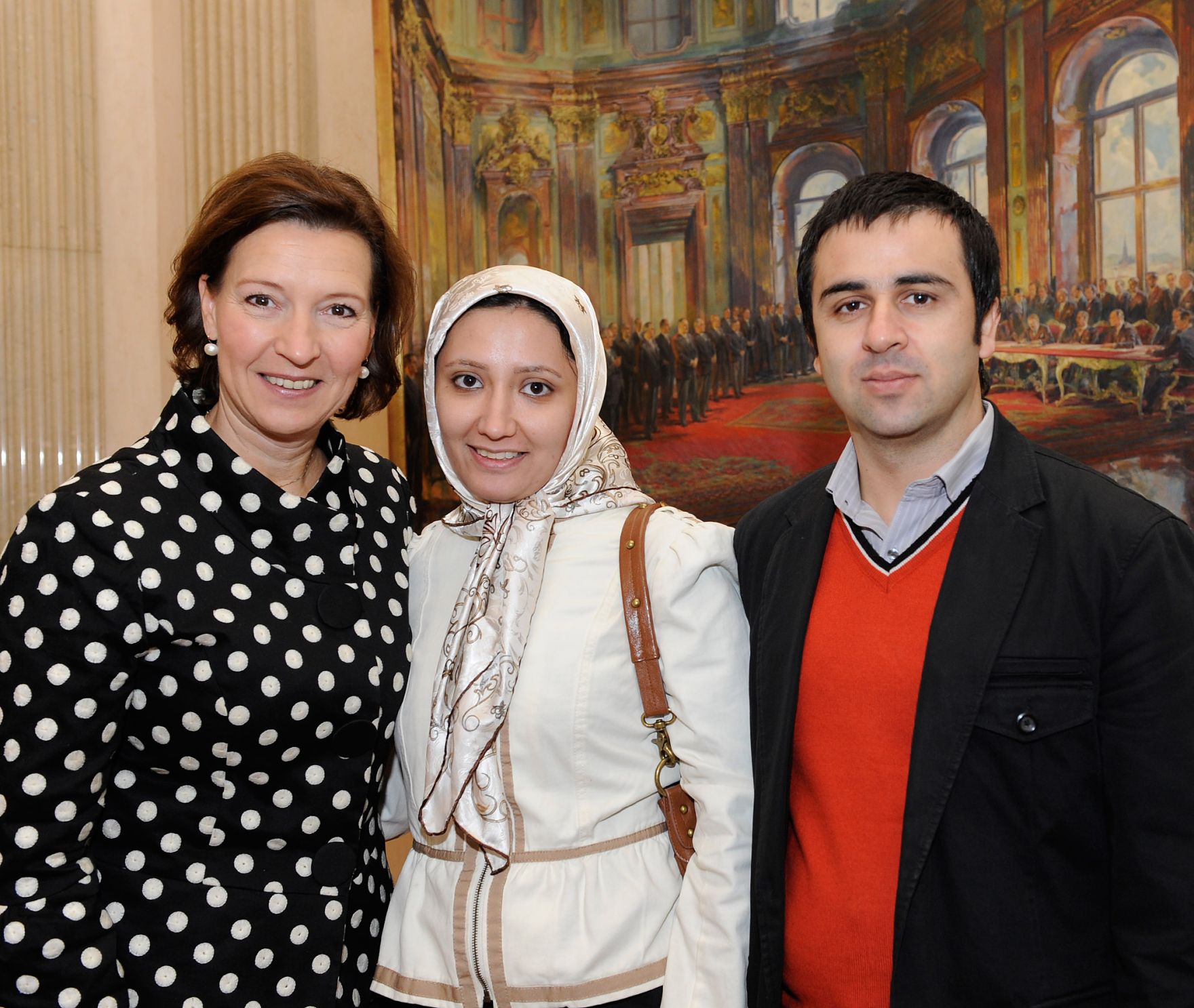 Am 26. Oktober 2012 empfing Frauenministerin Gabriele Heinisch-Hosek im Rahmen des Nationalfeiertages Besucherinnen und Besucher im Bundeskanzleramt.