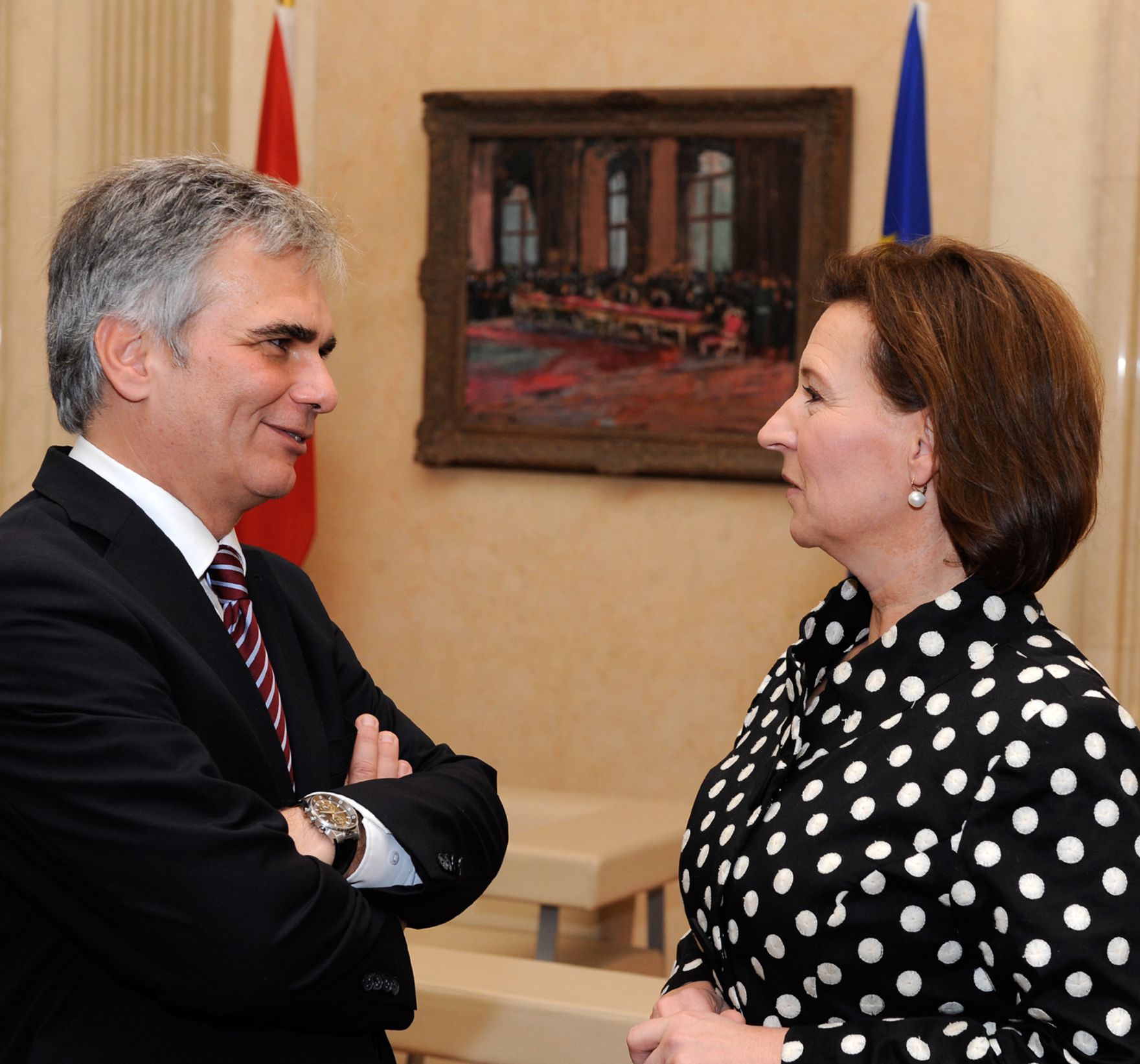 Am 26. Oktober 2012 empfing Frauenministerin Gabriele Heinisch-Hosek im Rahmen des Nationalfeiertages Besucherinnen und Besucher im Bundeskanzleramt. Im Bild die Ministerin mit dem Bundeskanzler Werner Faymann.