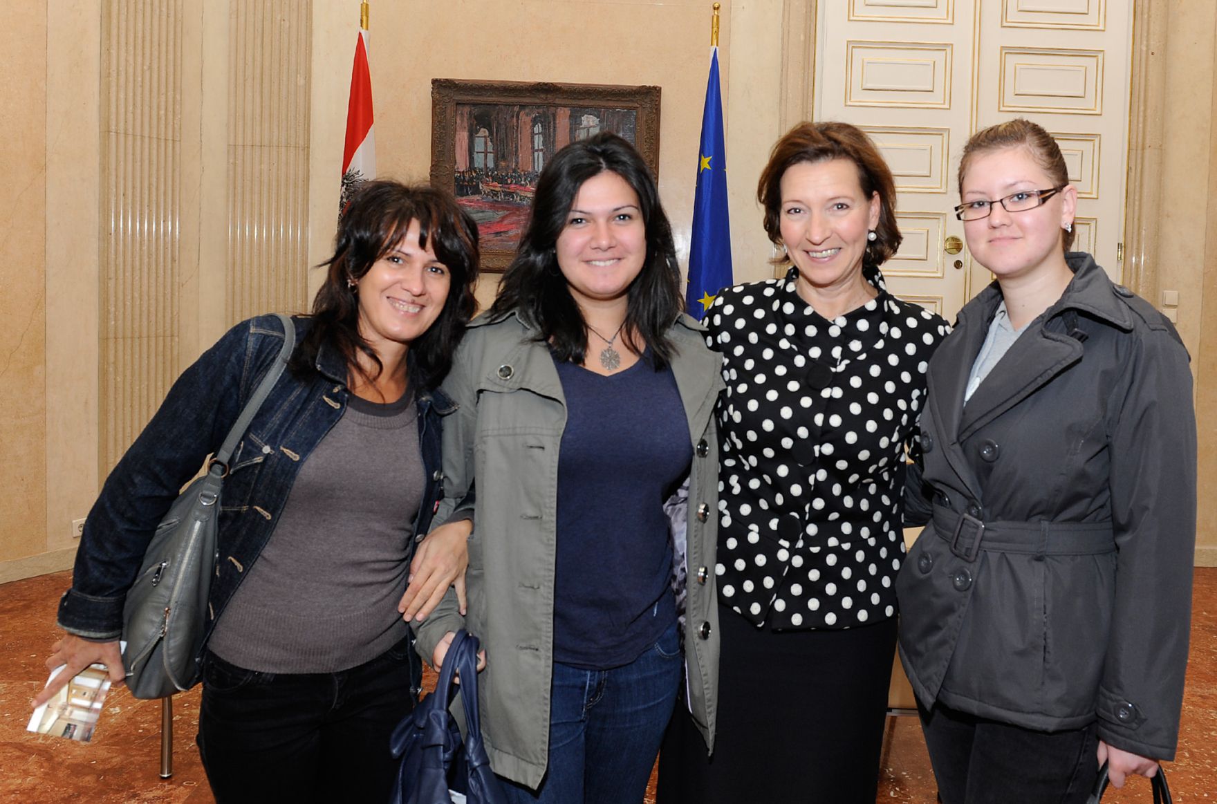 Am 26. Oktober 2012 empfing Frauenministerin Gabriele Heinisch-Hosek im Rahmen des Nationalfeiertages Besucherinnen und Besucher im Bundeskanzleramt.