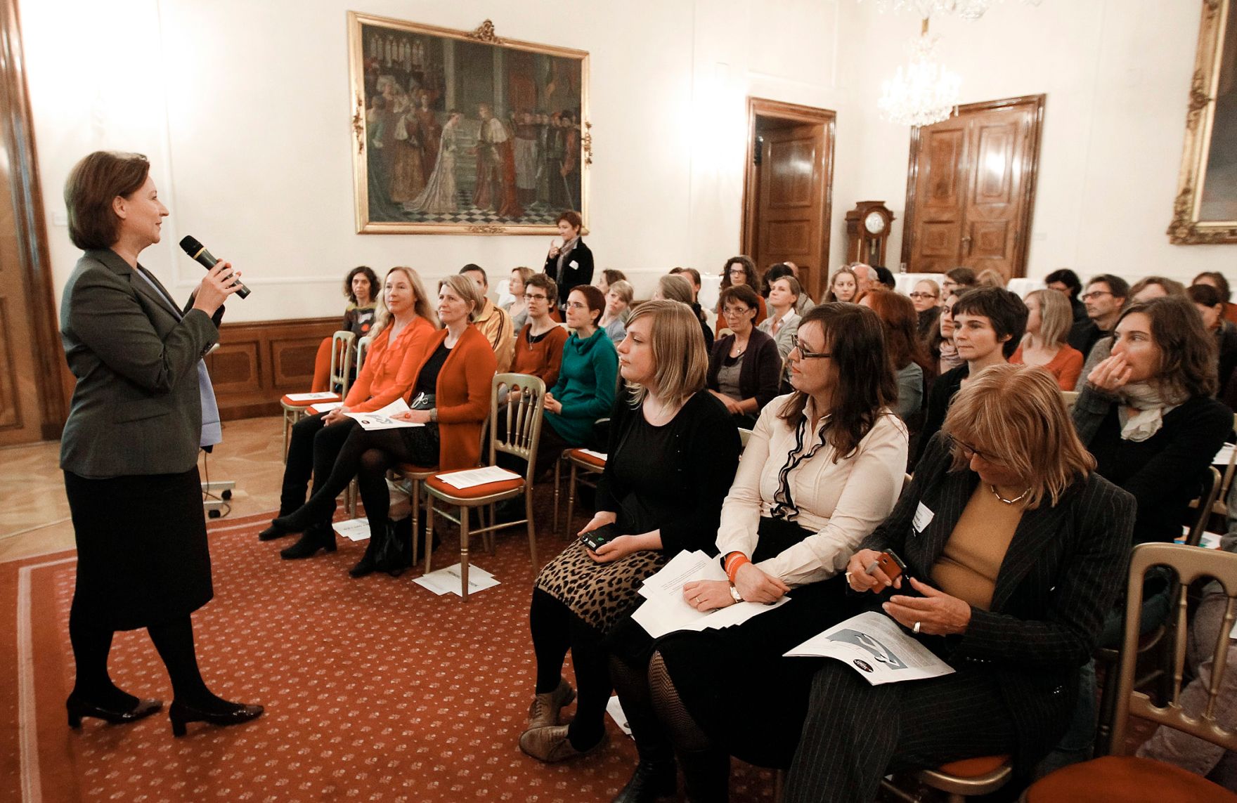 Am 5. Oktober 2012 er&ouml;ffnete Bundesministerin Gabriele Heinisch-Hosek die &Ouml;sterreichpremiere des Trickfilms &quot;Centrefold&quot; im Frauenministerium.