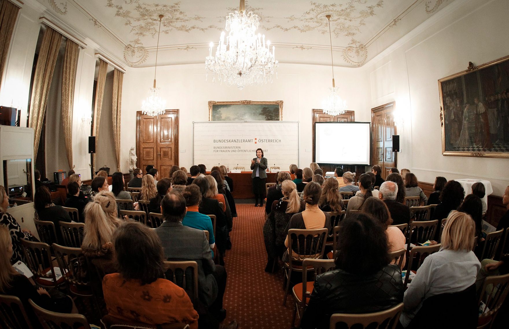 Am 5. Oktober 2012 er&ouml;ffnete Bundesministerin Gabriele Heinisch-Hosek die &Ouml;sterreichpremiere des Trickfilms &quot;Centrefold&quot; im Frauenministerium.