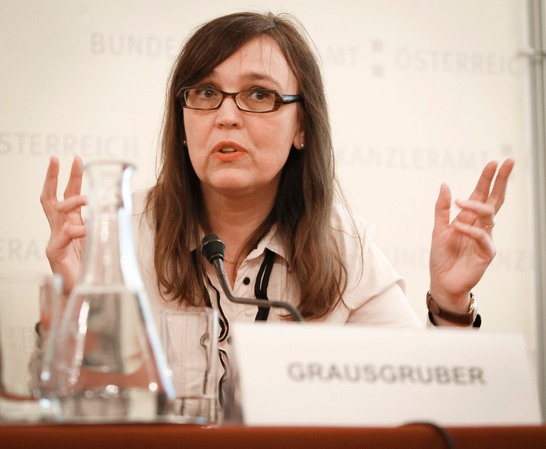Am 5. Oktober 2012 er&ouml;ffnete Bundesministerin Gabriele Heinisch-Hosek die &Ouml;sterreichpremiere des Trickfilms &quot;Centrefold&quot; im Frauenministerium. Im Bild die Veranstallterin von Tricky Women Waltraud Grausgruber bei der Podiumsdiskusion nach der Premiere des Films &bdquo;Centrefold&ldquo;.