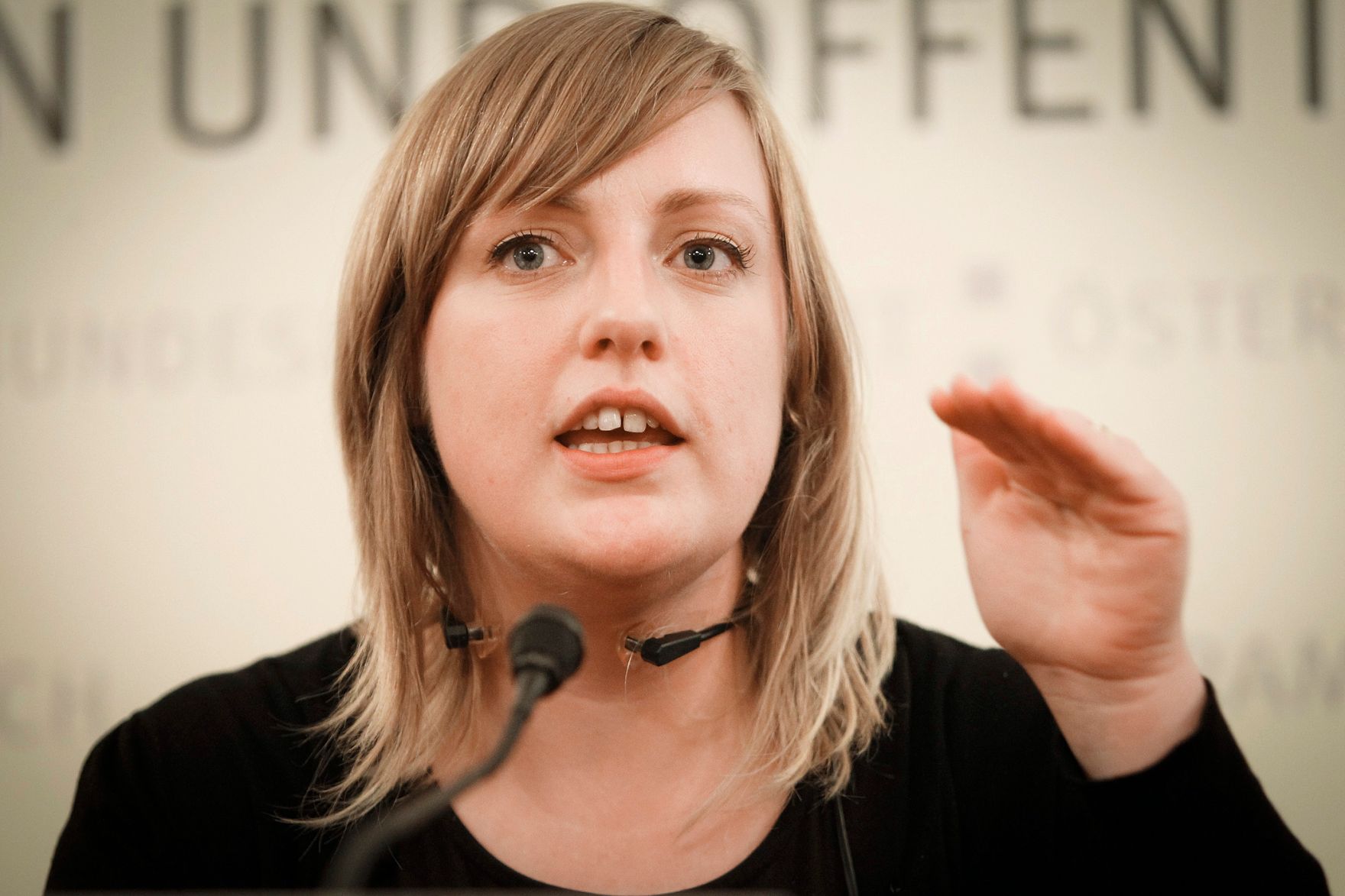 Am 5. Oktober 2012 er&ouml;ffnete Bundesministerin Gabriele Heinisch-Hosek die &Ouml;sterreichpremiere des Trickfilms &quot;Centrefold&quot; im Frauenministerium. Im Bild Regisseurin Ellie Land bei der Podiumsdiskusion nach der Premiere des Films &bdquo;Centrefold&ldquo;.