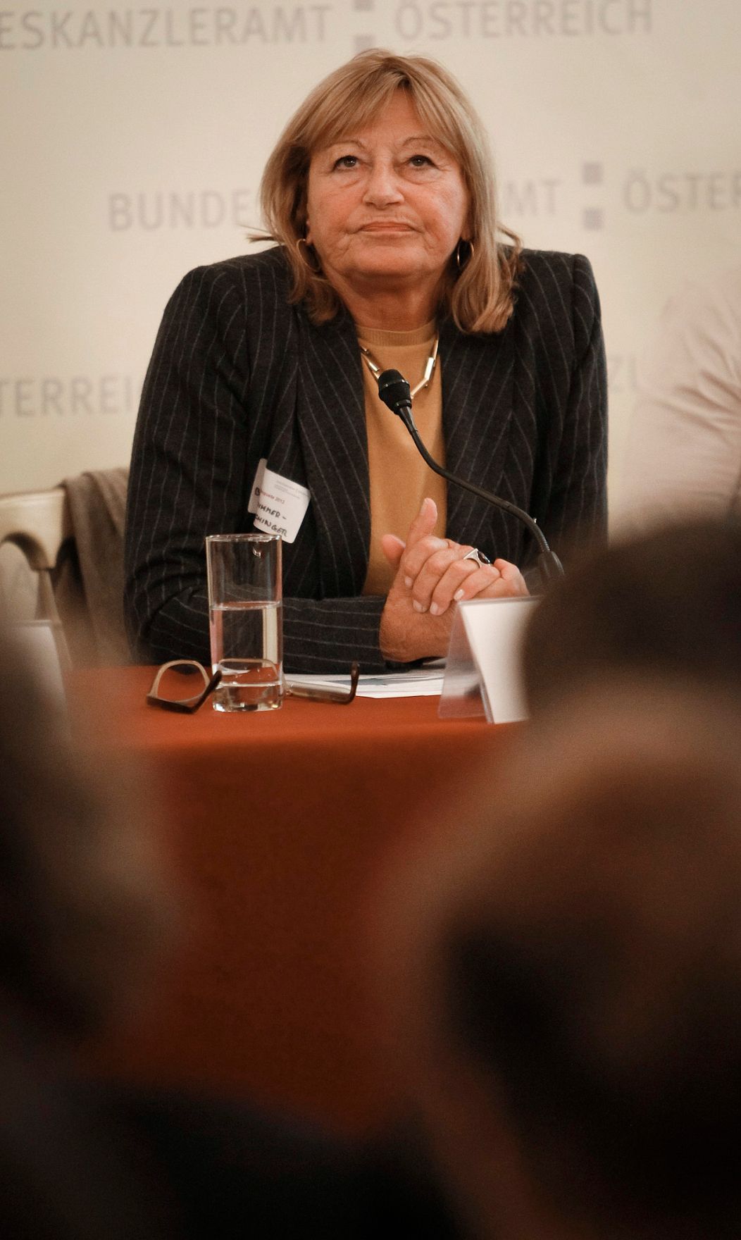 Am 5. Oktober 2012 er&ouml;ffnete Bundesministerin Gabriele Heinisch-Hosek die &Ouml;sterreichpremiere des Trickfilms &quot;Centrefold&quot; im Frauenministerium. Im Bild Frauerngesundheitsbeauftragte der Stadt Wien Beate Wimmer-Puchinger bei der Podiumsdiskusion nach der Premiere des Films &bdquo;Centrefold&ldquo;.