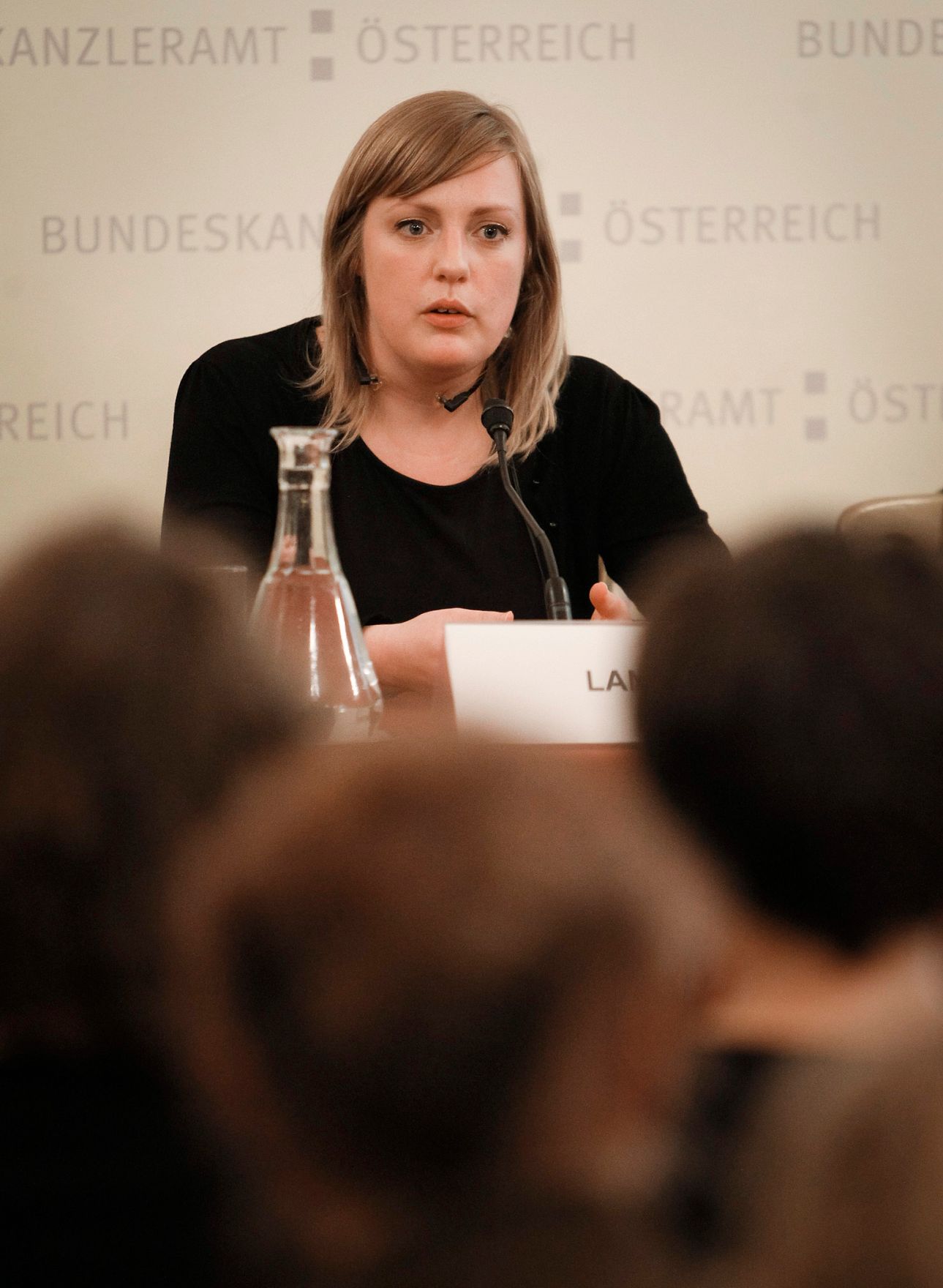 Am 5. Oktober 2012 er&ouml;ffnete Bundesministerin Gabriele Heinisch-Hosek die &Ouml;sterreichpremiere des Trickfilms &quot;Centrefold&quot; im Frauenministerium. Im Bild Regisseurin Ellie Land bei der Podiumsdiskusion nach der Premiere des Films &bdquo;Centrefold&ldquo;.