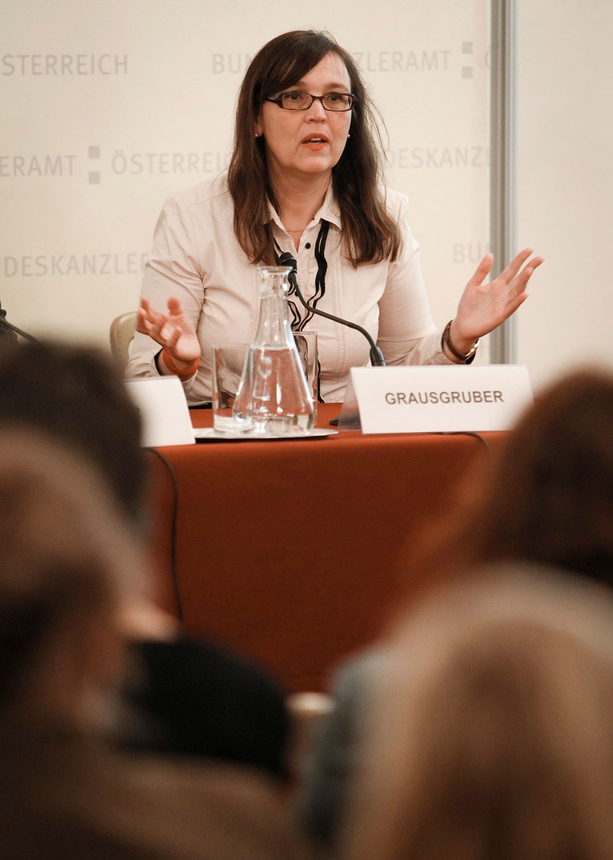 Am 5. Oktober 2012 er&ouml;ffnete Bundesministerin Gabriele Heinisch-Hosek die &Ouml;sterreichpremiere des Trickfilms &quot;Centrefold&quot; im Frauenministerium. Im Bild die Veranstallterin von Tricky Women Waltraud Grausgruber bei der Podiumsdiskusion nach der Premiere des Films &bdquo;Centrefold&ldquo;.