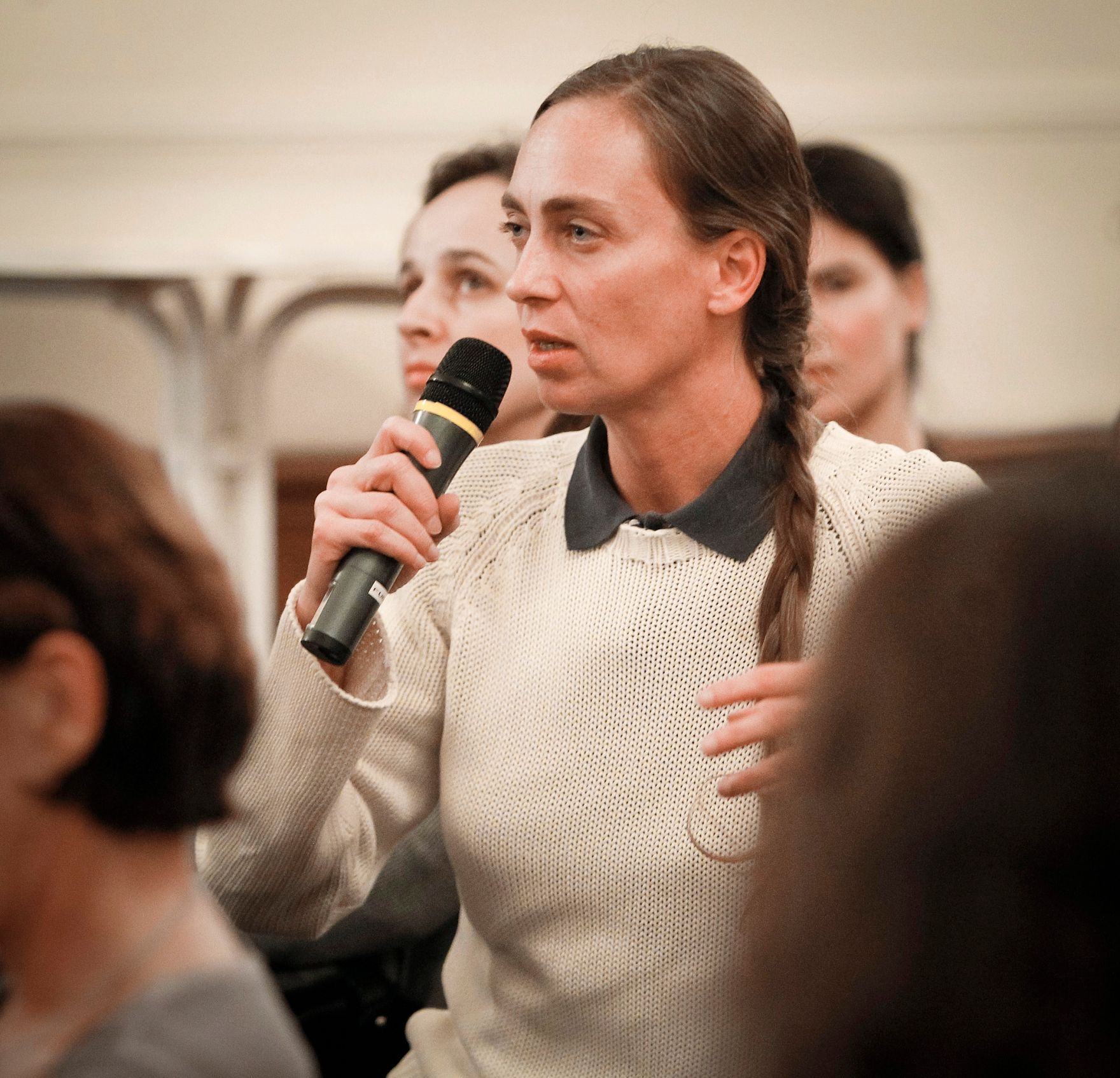 Am 5. Oktober 2012 er&ouml;ffnete Bundesministerin Gabriele Heinisch-Hosek die &Ouml;sterreichpremiere des Trickfilms &quot;Centrefold&quot; im Frauenministerium. Im Bild Personen aus dem Publikum bei Fragen zu der Premiere des Films &bdquo;Centrefold&ldquo;.