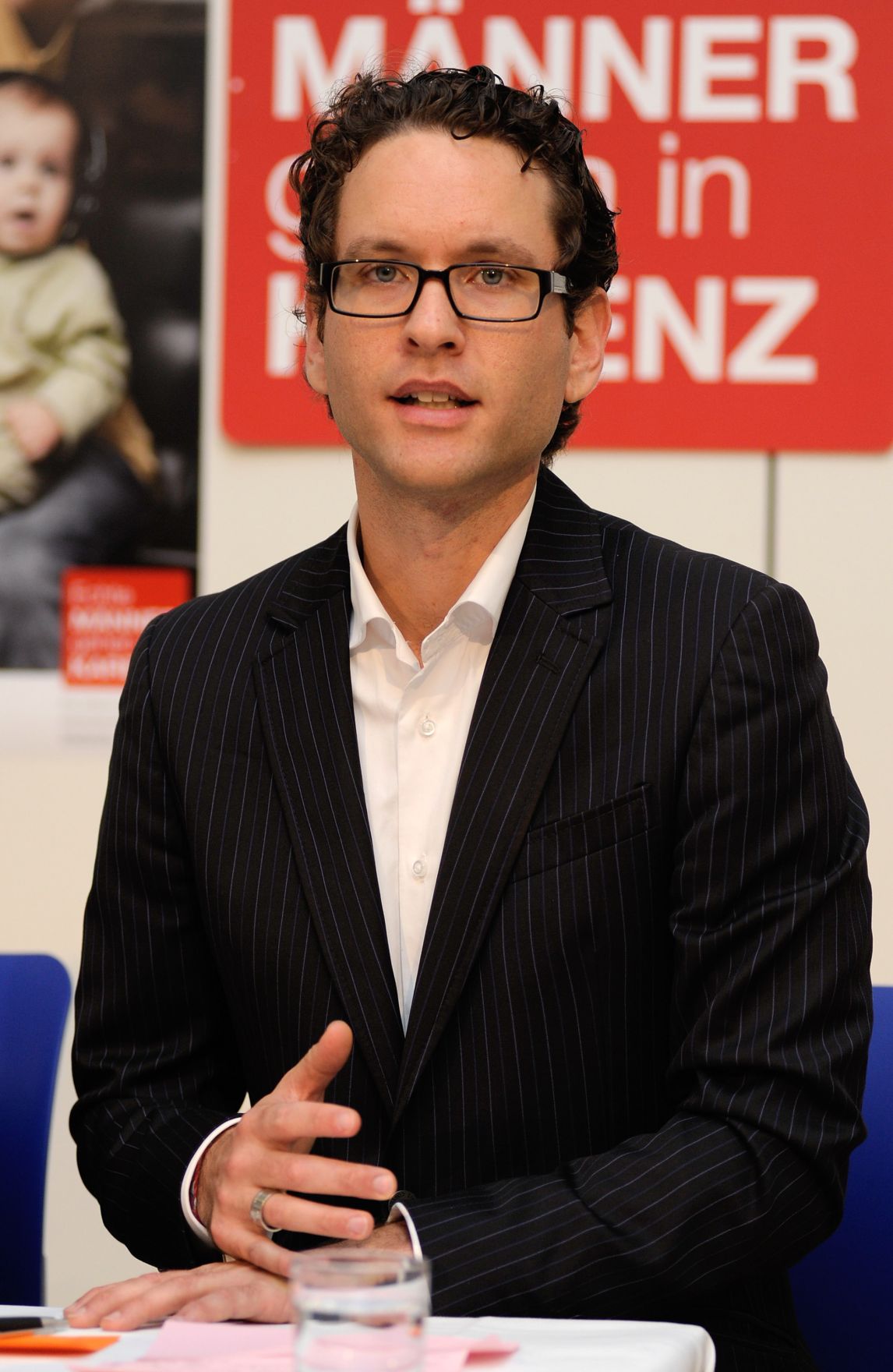 Am 12. November 2012 pr&auml;sentierte Frauenministerin Gabriele Heinisch-Hosek die V&auml;terkarenzkampagne Vol II im ZOOM Kindermuseum. Im Bild Michael Schulze, Vater in Karenz.