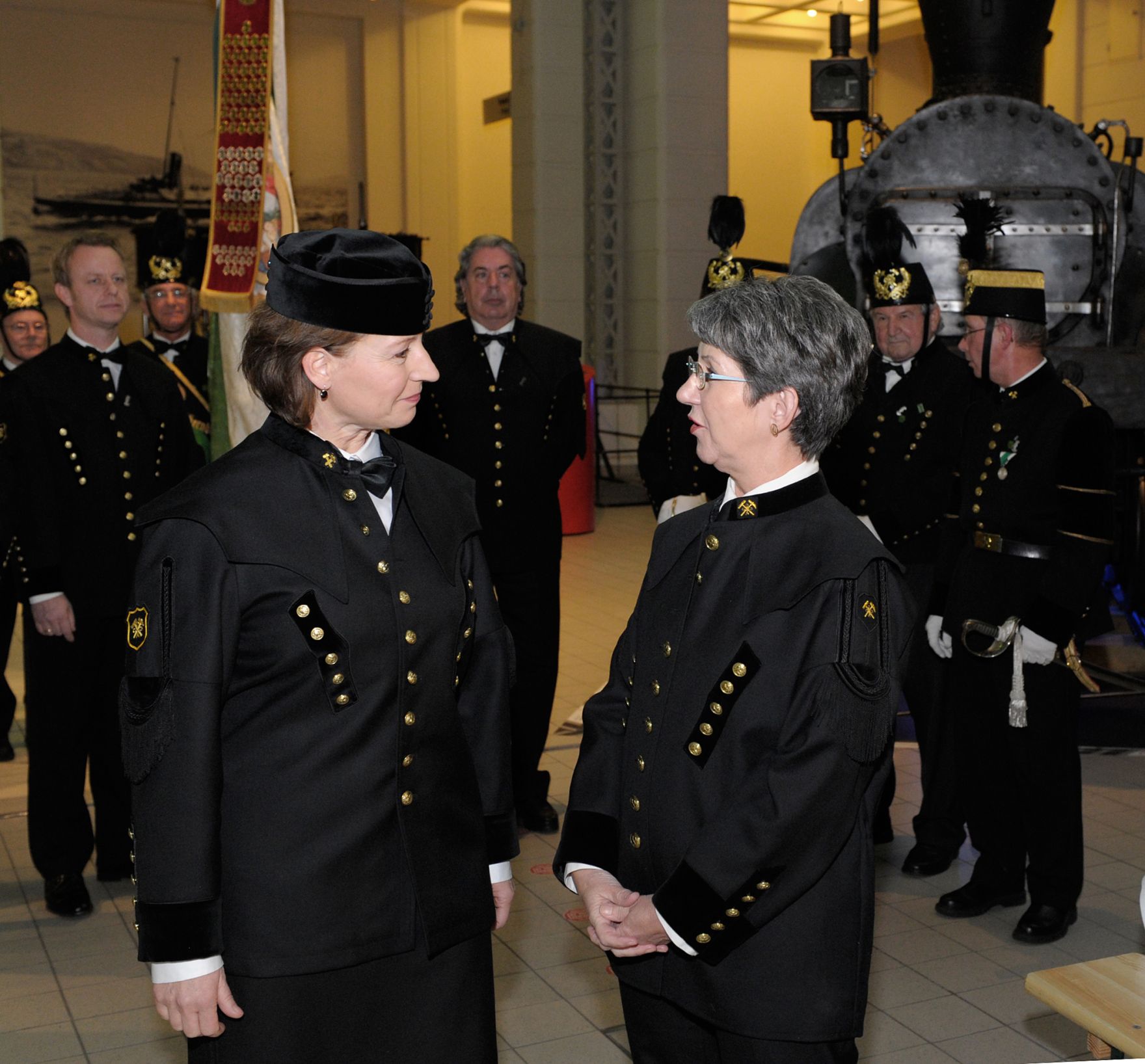 Am 4. Dezember 2012 besuchte Frauenministerin Gabriele Heinisch-Hosek die Barbarafeier im Technischen Museum Wien. Im Bild die Frauenministerin (l.) mit der Nationalratspr&auml;sidentin Barbara Prammer (r.).