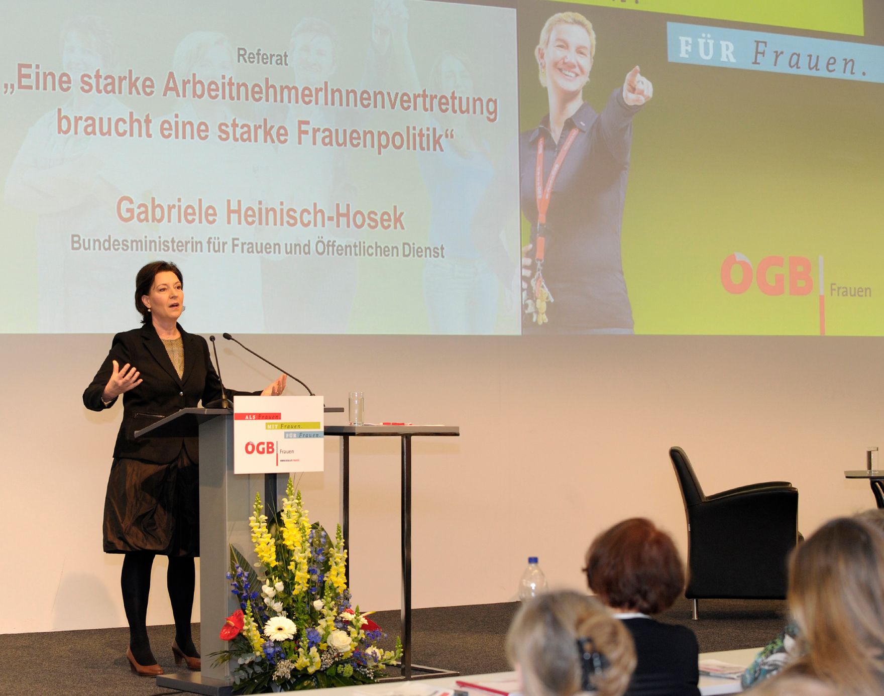 Am 11. April 2013 hielt Frauenministerin Gabriele Heinisch-Hosek (im Bild) das Hauptreferat beim &Ouml;GB-Bundesfrauenkongress.
