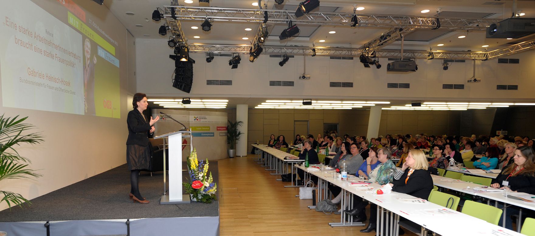 Am 11. April 2013 hielt Frauenministerin Gabriele Heinisch-Hosek (im Bild) das Hauptreferat beim &Ouml;GB-Bundesfrauenkongress.