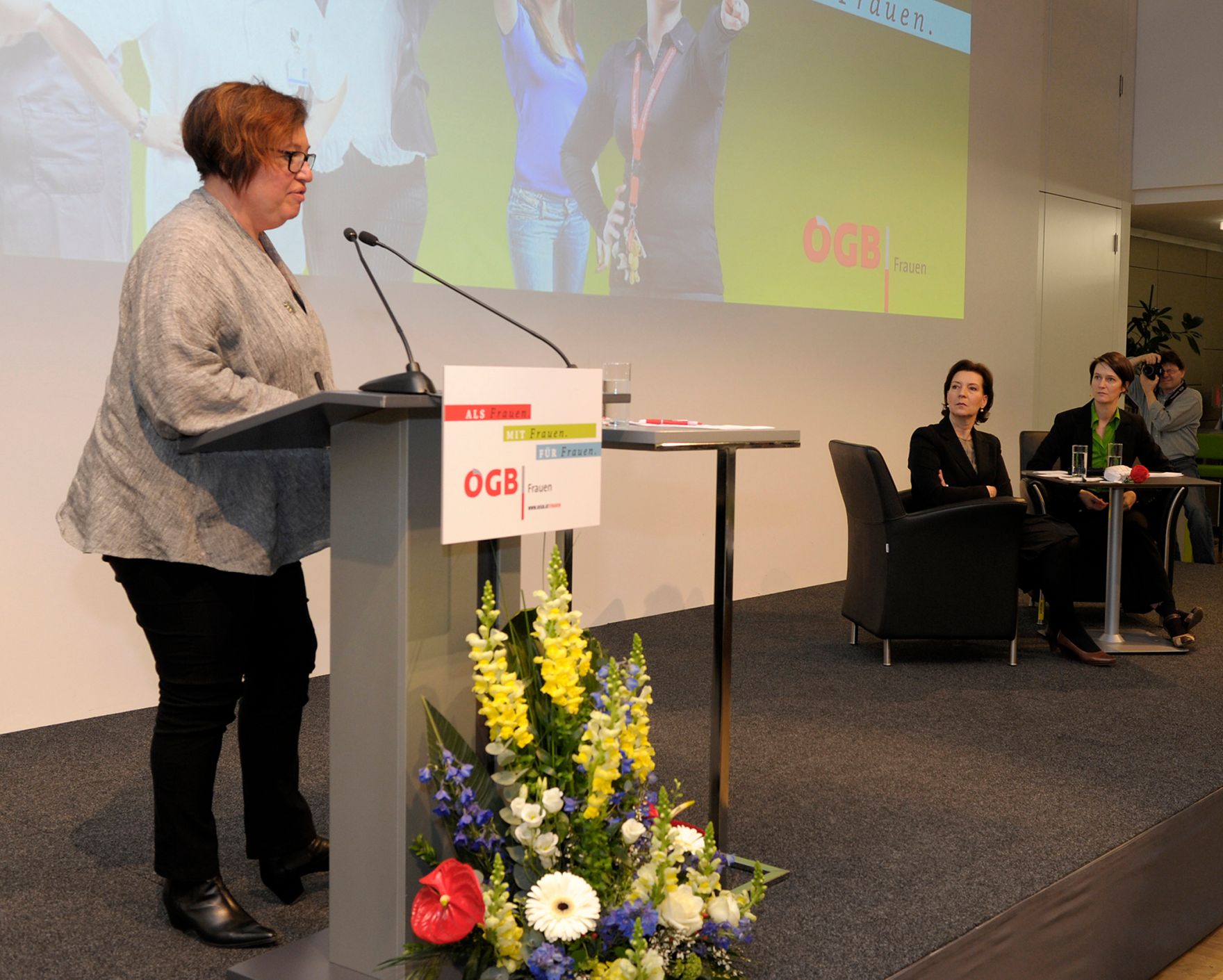 Am 11. April 2013 hielt Frauenministerin Gabriele Heinisch-Hosek (im Bild) das Hauptreferat beim &Ouml;GB-Bundesfrauenkongress.