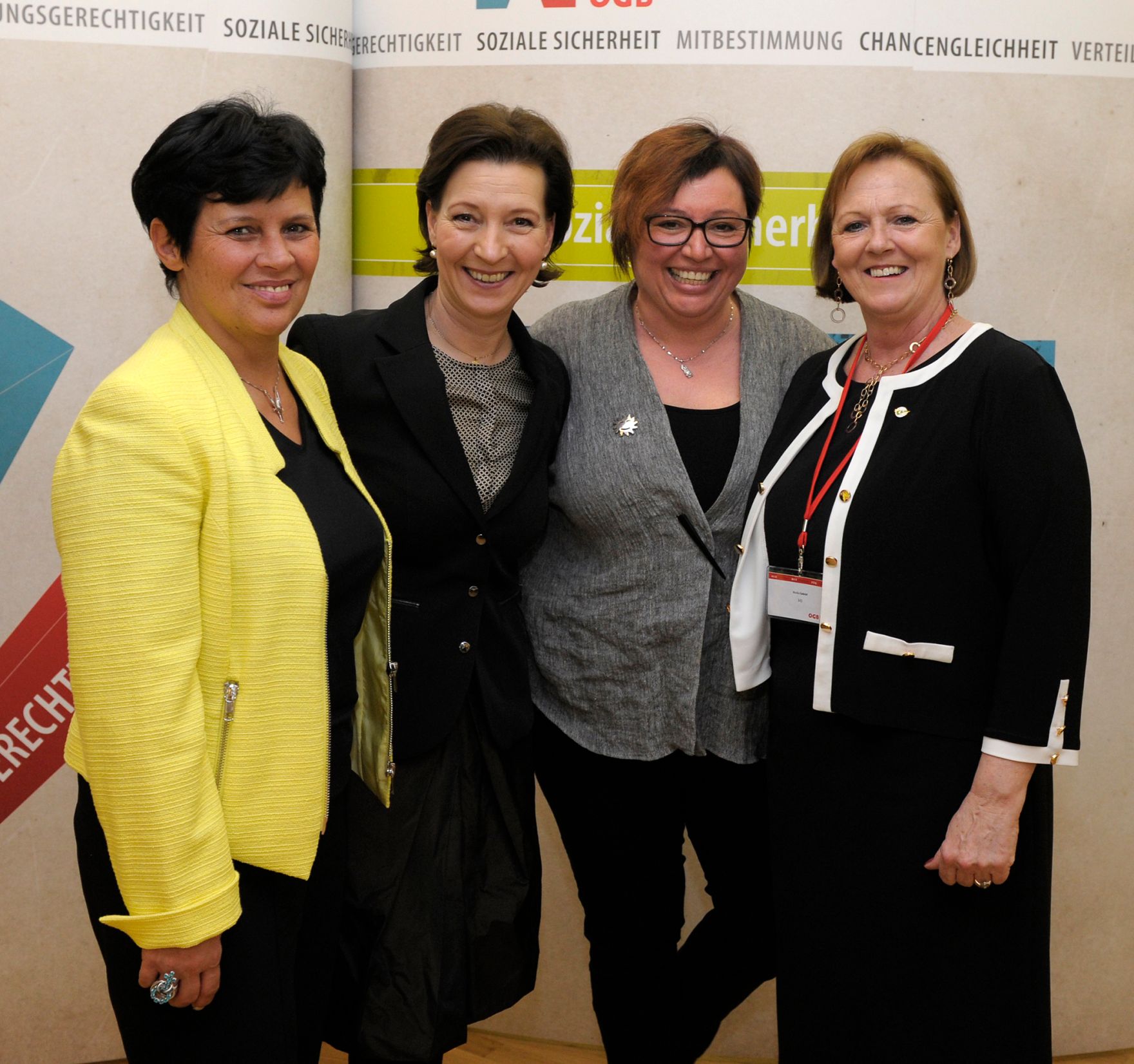 Am 11. April 2013 hielt Frauenministerin Gabriele Heinisch-Hosek das Hauptreferat beim &Ouml;GB-Bundesfrauenkongress. Im Bild (v.l.n.r.) Renate Anderl (Bundesfrauenvorsitzende der PRO-GE), Frauenministerin Gabriele Heinisch-Hosek, Sabine Oberhauser (Vizepr&auml;sidentin des &Ouml;GB) und Monika Gabriel, (Bundesfrauenvorsitzende der FCG).