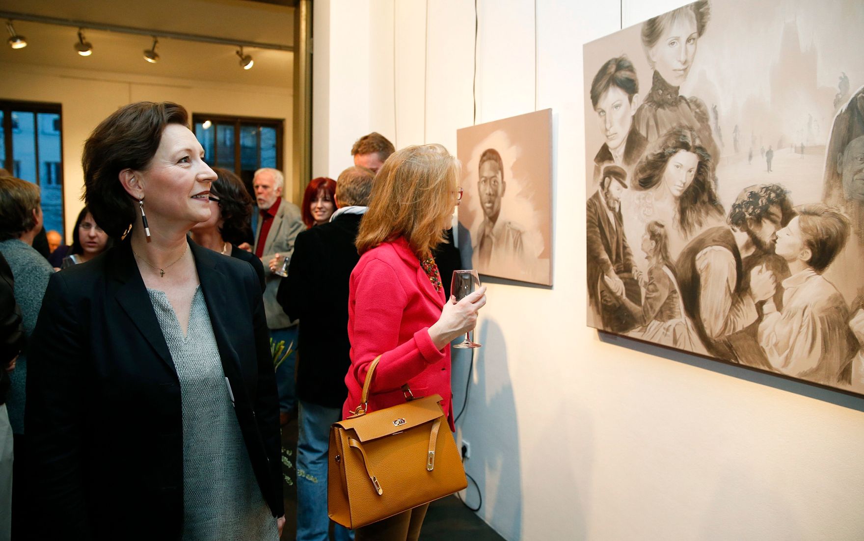 Am 16. April 2013 er&ouml;ffnete Frauenministerin Gabriele Heinisch-Hosek die Ausstellung D.A.A. (Diversity Arts Austria) im Bulgarischen Kulturinstitut.