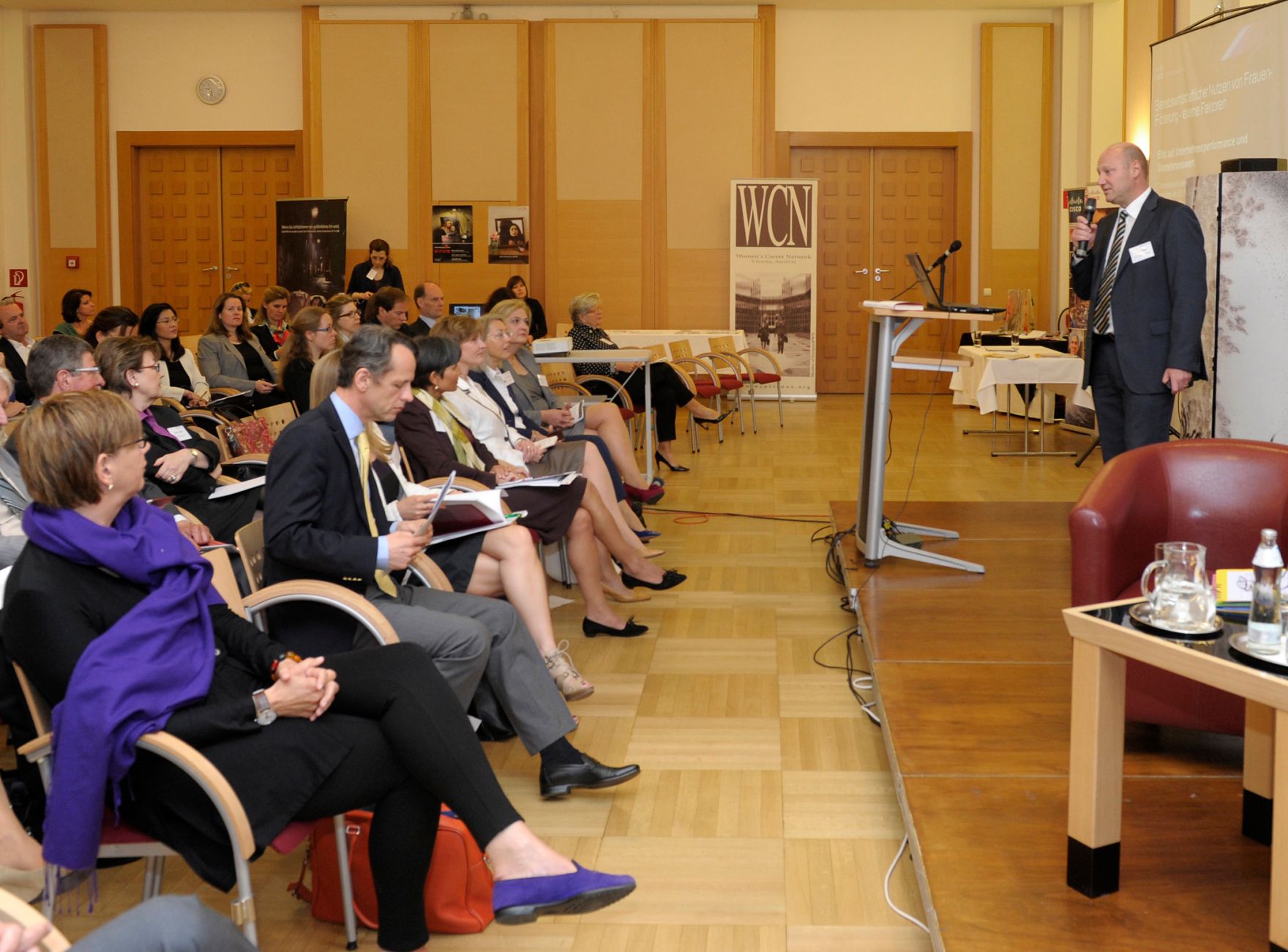 Am 6. Mai 2013 lud Frauenministerin Gabriele Heinisch-Hosek zum &bdquo;Women Talk Business Symposium 2013 &ndash; Erfolgsfaktor Frau: Quote &amp; Co im Wirksamkeits-Test&ldquo;.