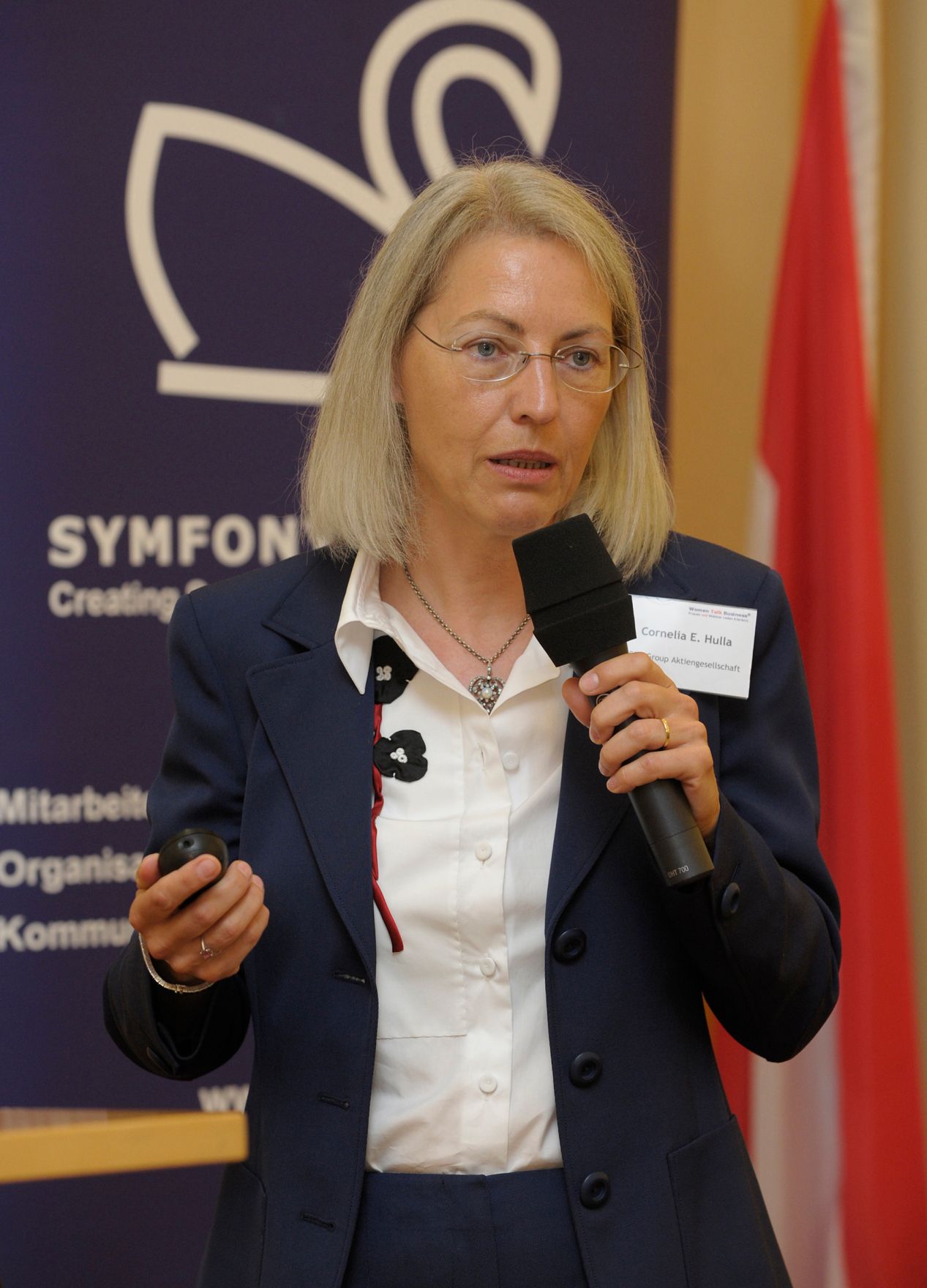 Im Bild Cornelia Hulla, Head of Corporate Human Resources der GEA Group AG bei ihrem Impulsreferat zum Thema &bdquo;Mismatching von karriereorientierten Frauen und Unternehmen?!&ldquo;.