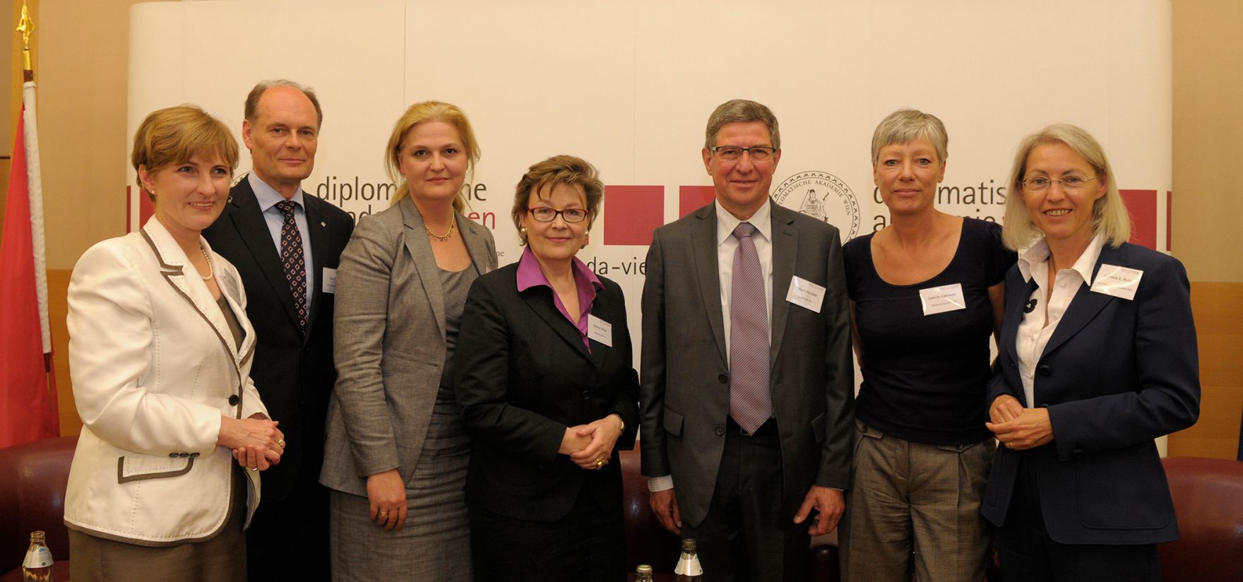 Im Bild die Teilnehmer der Podiumsdiskussion zum Thema &bdquo;Mismatching von karriereorientierten Frauen und Unternehmen?!&ldquo; (v.l.n.r.): Sabine M. Fischer (Moderation), Alois Virag (Senior Vice President for Refining and Petrochemicals OMV AG), Andrea Reisinger-K&ouml;nig (Leitung Konzern Human Resources Styria Media Group), Andrea Pollak (Unternehmensberaterin, Aufsichtsr&auml;tin Advisory Services), Hubert St&uuml;ckler (CEO Cardiolynx AG), Cathrin Kahlweit (Korrespondentin der S&uuml;ddeutschen Zeitung) und Cornelia Hulla (GEA Group AG).