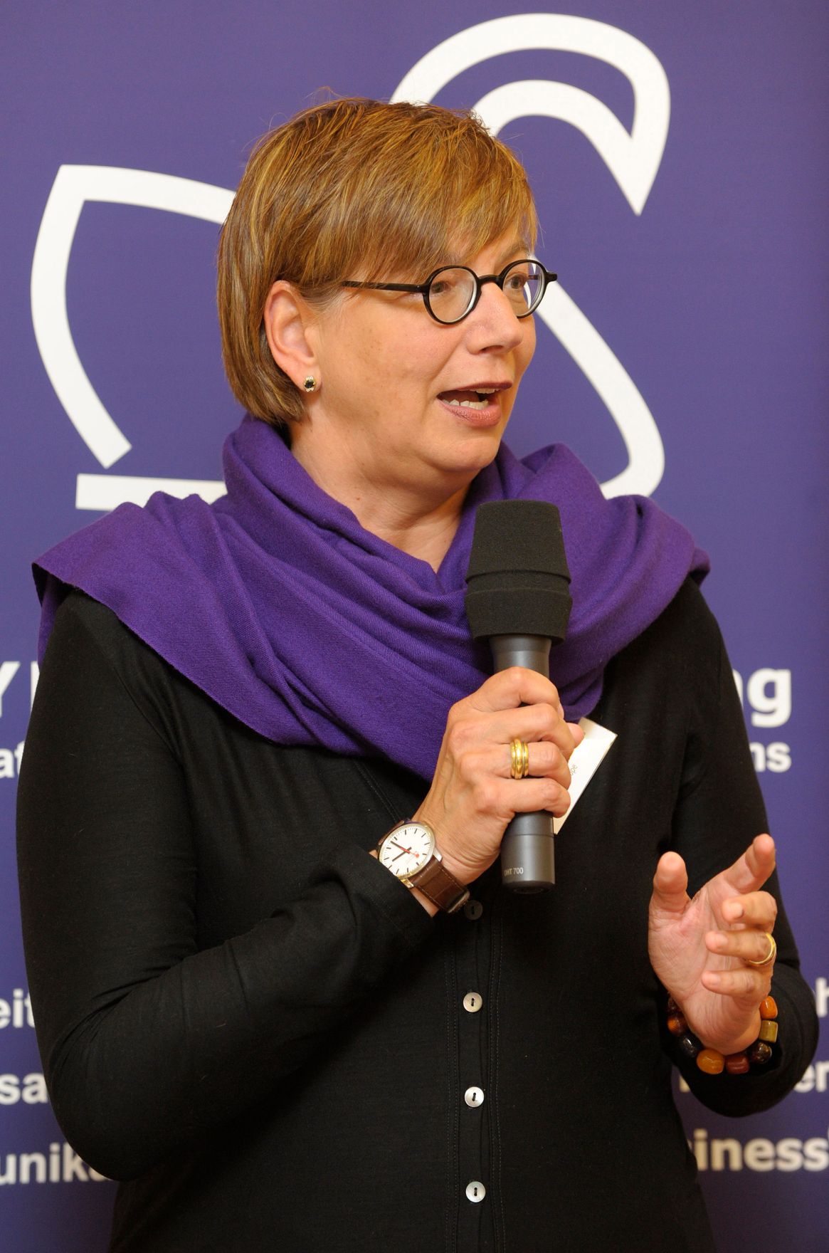 Am 6. Mai 2013 lud Frauenministerin Gabriele Heinisch-Hosek zum &bdquo;Women Talk Business Symposium 2013". Im Bild Ariane Asselborn, Head of Human Resources der Makhteshim Agan Industries Europe bei ihrem Impulsreferat zum Thema &bdquo;Frauenf&ouml;rdernde Ma&szlig;nahmen f&uuml;r kleine und mittelgro&szlig;e Unternehmen&ldquo;.