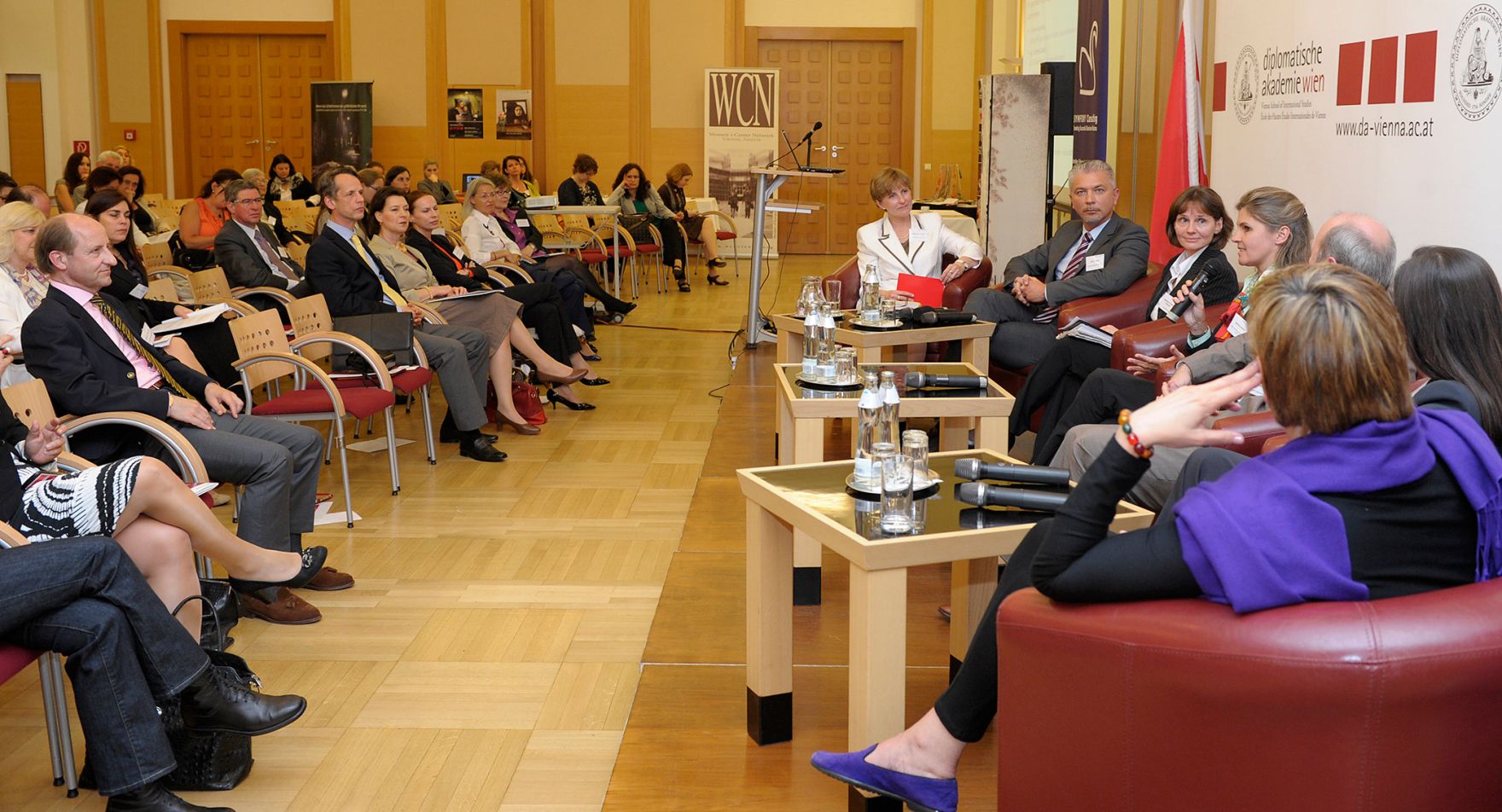Am 6. Mai 2013 lud Frauenministerin Gabriele Heinisch-Hosek zum &bdquo;Women Talk Business Symposium 2013 &ndash; Erfolgsfaktor Frau: Quote &amp; Co im Wirksamkeits-Test&ldquo;.