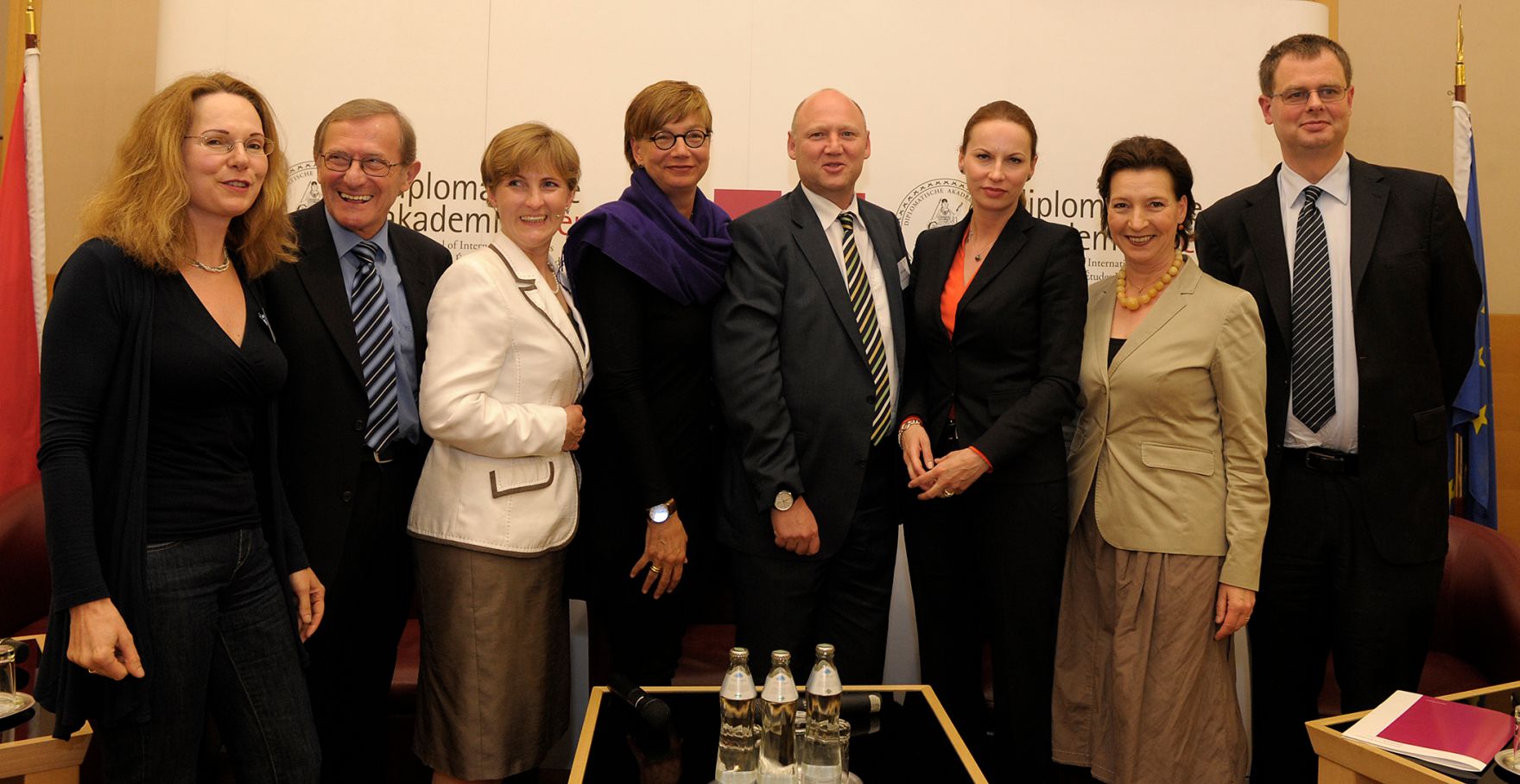 Am 6. Mai 2013 lud Frauenministerin Gabriele Heinisch-Hosek zum &bdquo;Women Talk Business Symposium 2013 &ndash; Erfolgsfaktor Frau: Quote &amp; Co im Wirksamkeits-Test&ldquo;. Im Bild (v.l.n.r.) Sabine Nikolay (Wissenschaftsjournalistin MAS, ORF), Leopold Miedl (RHI AG), Sabine M. Fischer (Moderation), Ariane Asselborn (Head of Human Resources Makhteshim Agan Industries Europe), Achim Kaspar (Gesch&auml;ftsf&uuml;hrer CISCO System Austria GmbH), Michaela Huber (OMV AG), Frauenministerin Gabriele Heinisch-Hosek und Harald Katzmair (Gesch&auml;ftsf&uuml;hrer fas-research)