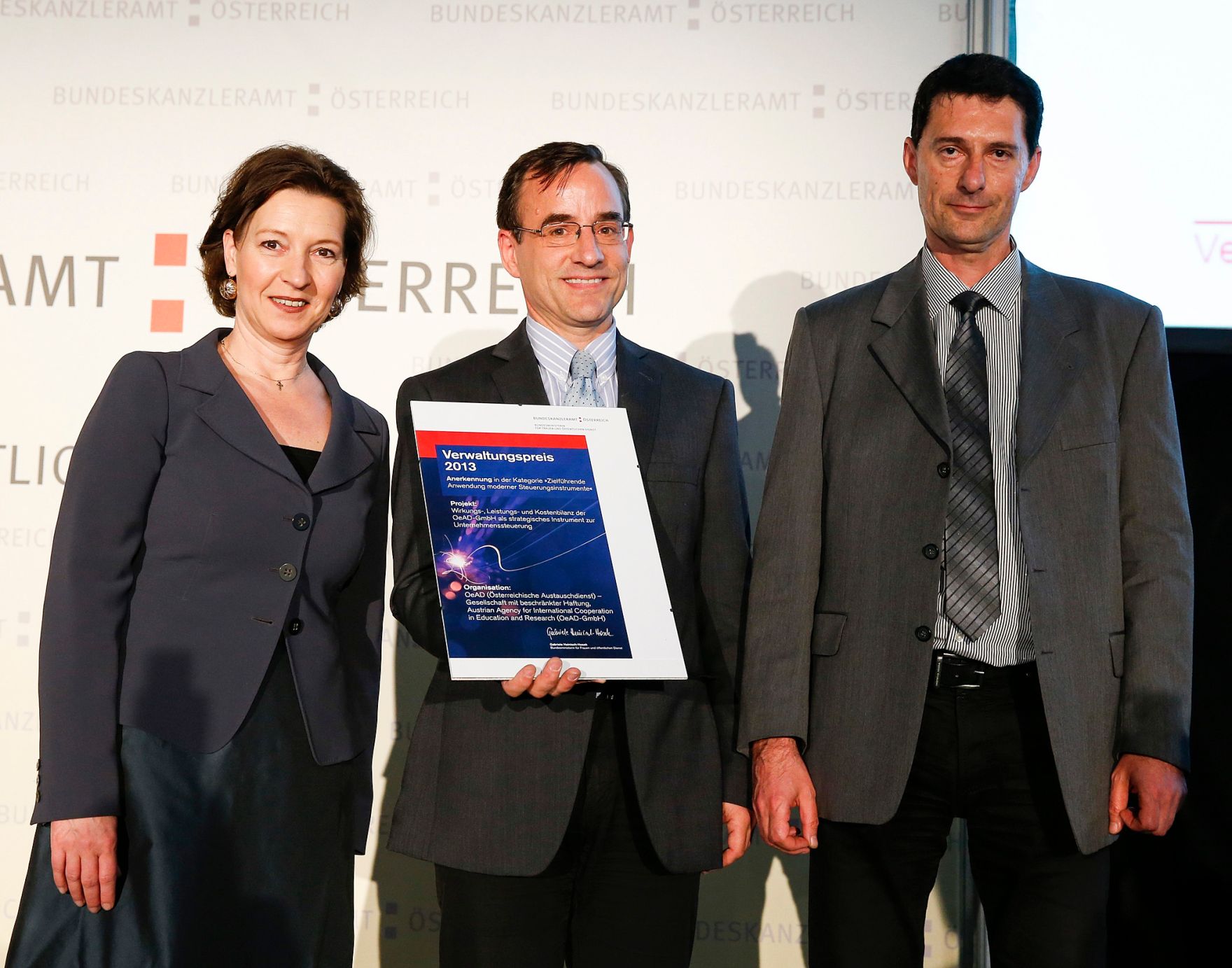 Am 7. Mai 2013 &uuml;berreichte Beamtenministerin Gabriele Heinisch-Hosek den Verwaltungspreis 2013 in der Akademie der Wissenschaften.