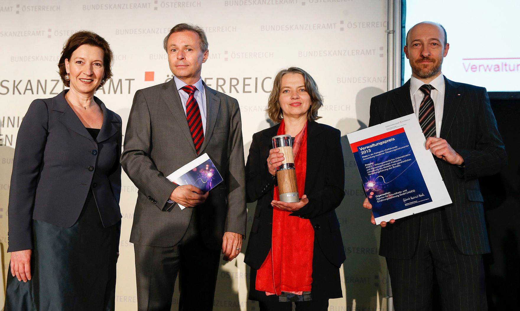 Am 7. Mai 2013 &uuml;berreichte Beamtenministerin Gabriele Heinisch-Hosek den Verwaltungspreis 2013 in der Akademie der Wissenschaften.