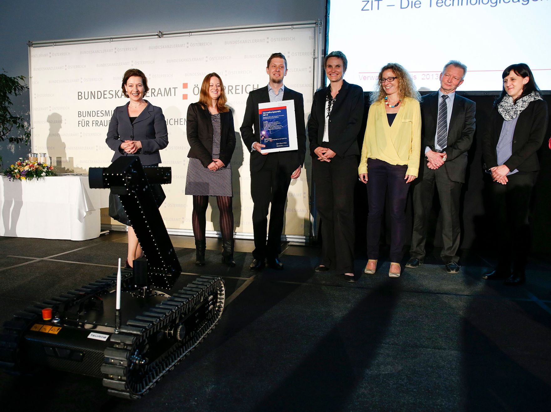 Am 7. Mai 2013 &uuml;berreichte Beamtenministerin Gabriele Heinisch-Hosek den Verwaltungspreis 2013 in der Akademie der Wissenschaften.