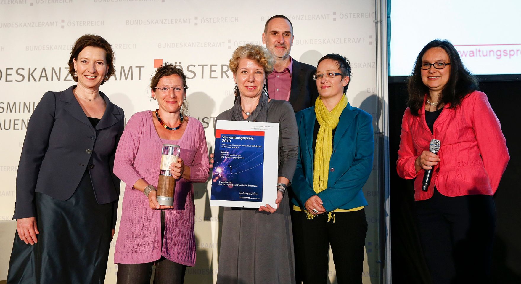 Am 7. Mai 2013 &uuml;berreichte Beamtenministerin Gabriele Heinisch-Hosek den Verwaltungspreis 2013 in der Akademie der Wissenschaften.