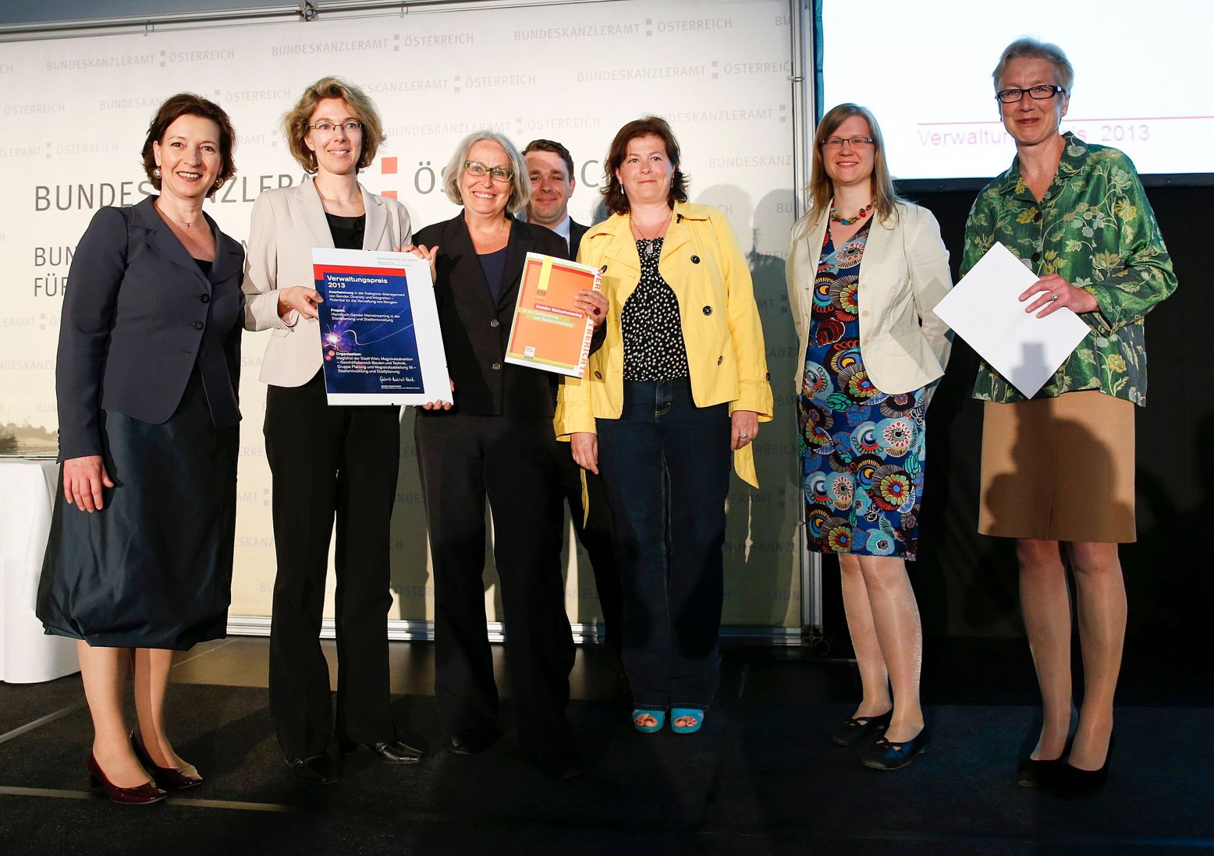 Am 7. Mai 2013 &uuml;berreichte Beamtenministerin Gabriele Heinisch-Hosek den Verwaltungspreis 2013 in der Akademie der Wissenschaften.