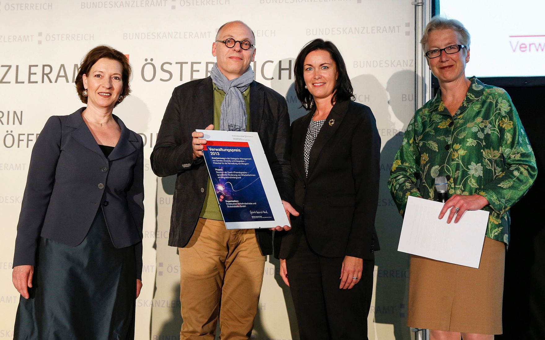 Am 7. Mai 2013 &uuml;berreichte Beamtenministerin Gabriele Heinisch-Hosek den Verwaltungspreis 2013 in der Akademie der Wissenschaften.