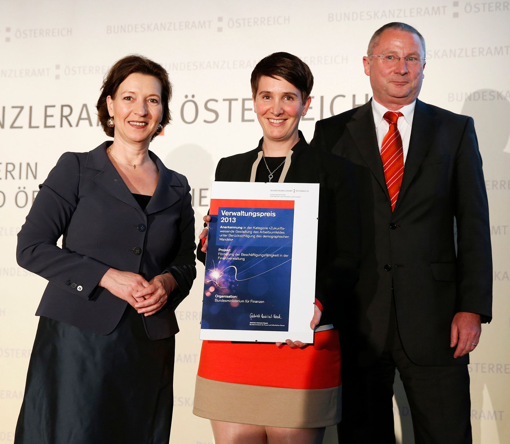 Am 7. Mai 2013 &uuml;berreichte Beamtenministerin Gabriele Heinisch-Hosek den Verwaltungspreis 2013 in der Akademie der Wissenschaften.