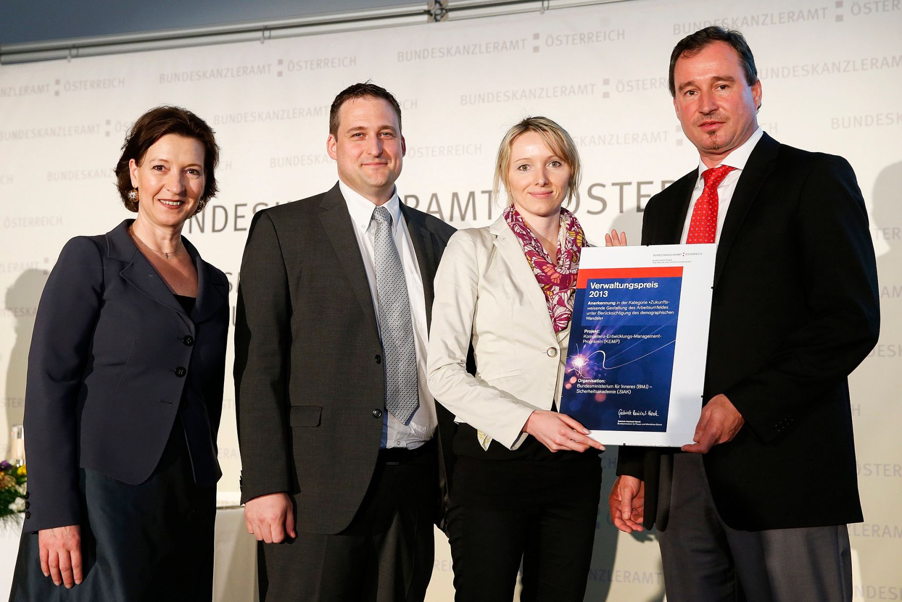 Am 7. Mai 2013 &uuml;berreichte Beamtenministerin Gabriele Heinisch-Hosek den Verwaltungspreis 2013 in der Akademie der Wissenschaften.