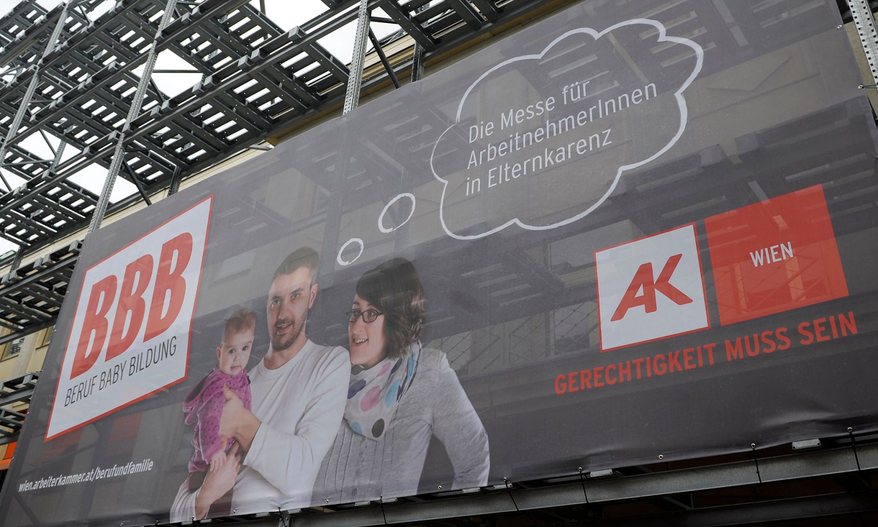 Am 23. Mai 2013 besuchte Frauenministerin Gabriele Heinisch-Hosek die BBB &bdquo;Beruf-Baby-Bildung&ldquo; Messe der AK Wien.