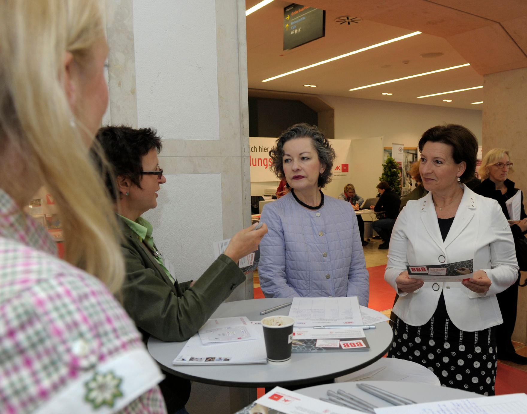 Am 23. Mai 2013 besuchte Frauenministerin Gabriele Heinisch-Hosek (im Bild) die BBB &bdquo;Beruf-Baby-Bildung&ldquo; Messe der AK Wien.