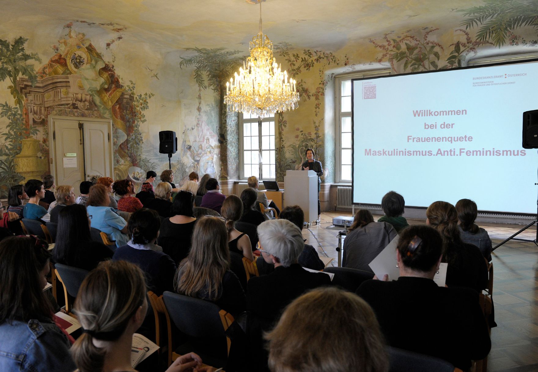 Am 7. Juni 2013 luden Frauenministerin Gabriele Heinisch-Hosek und die Plattform 20000Frauen zur Frauenenquete &bdquo;Maskulinismus. Anti. Feminismus.&ldquo; ins Schloss Laundon. Im Bild bei der Er&ouml;ffnung der Veranstaltung.